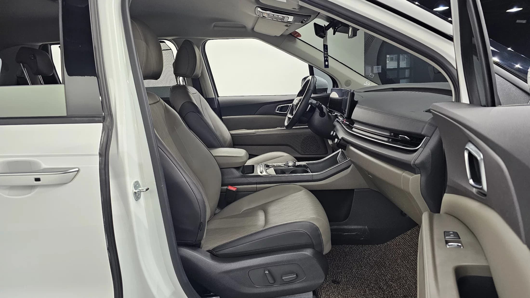 Kia Carnival Gasoline 9-Seater Noblesse, 2024 г. 38751 км. — фото 10
