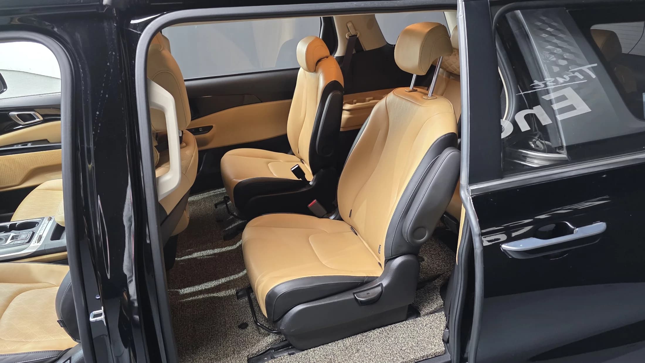 Kia Carnival 9-Seater Prestige, 2021 г. 85372 км. — фото 11