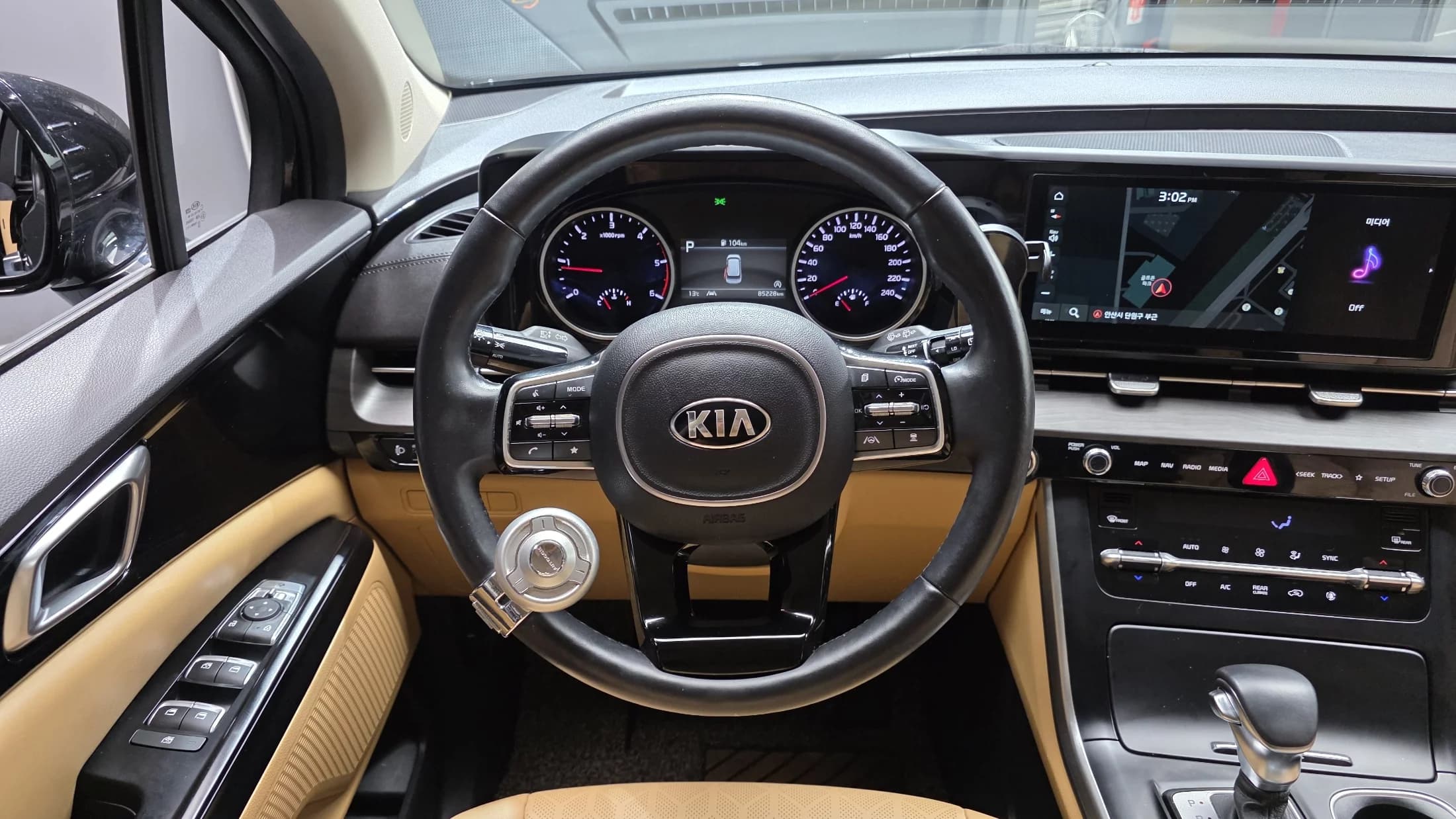 Kia Carnival 9-Seater Prestige, 2021 г. 85372 км. — фото 13