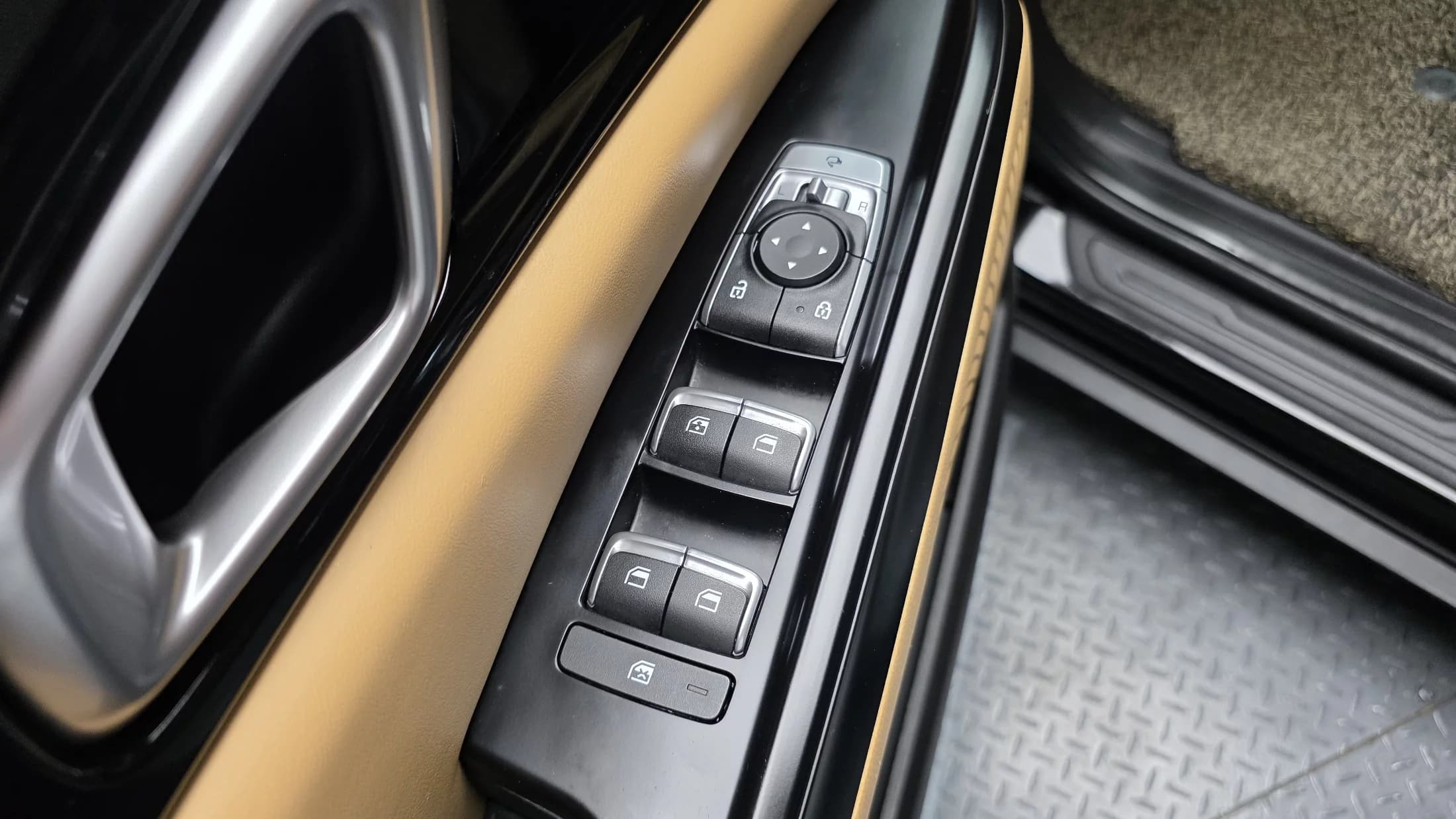 Kia Carnival 9-Seater Prestige, 2021 г. 85372 км. — фото 14
