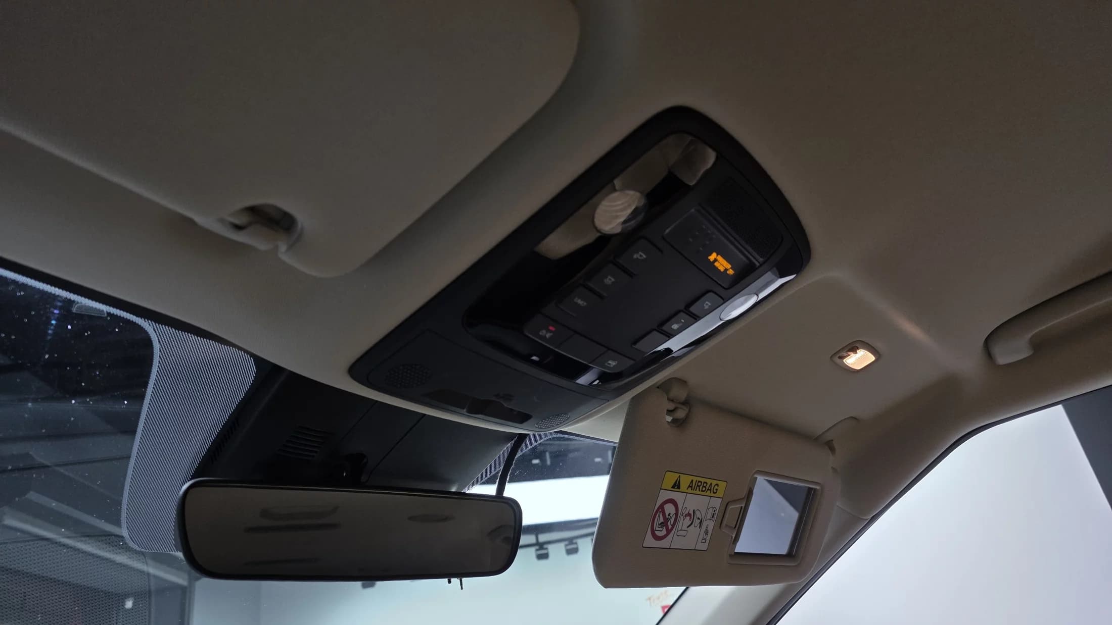 Kia Carnival 9-Seater Prestige, 2021 г. 85372 км. — фото 19