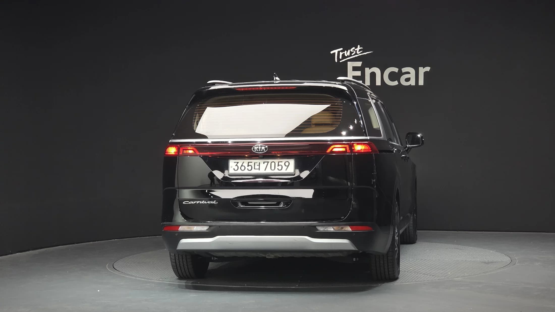 Kia Carnival 9-Seater Prestige, 2021 г. 85372 км. — фото 4