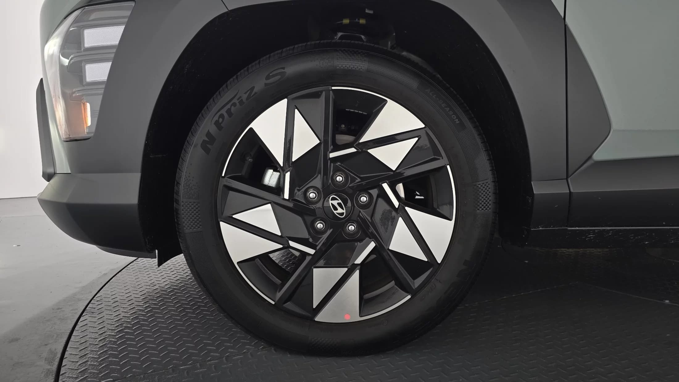 Hyundai Kona Gasoline 1.6 Turbo 2WD Premium, 2024 г. 4377 км. — фото 4
