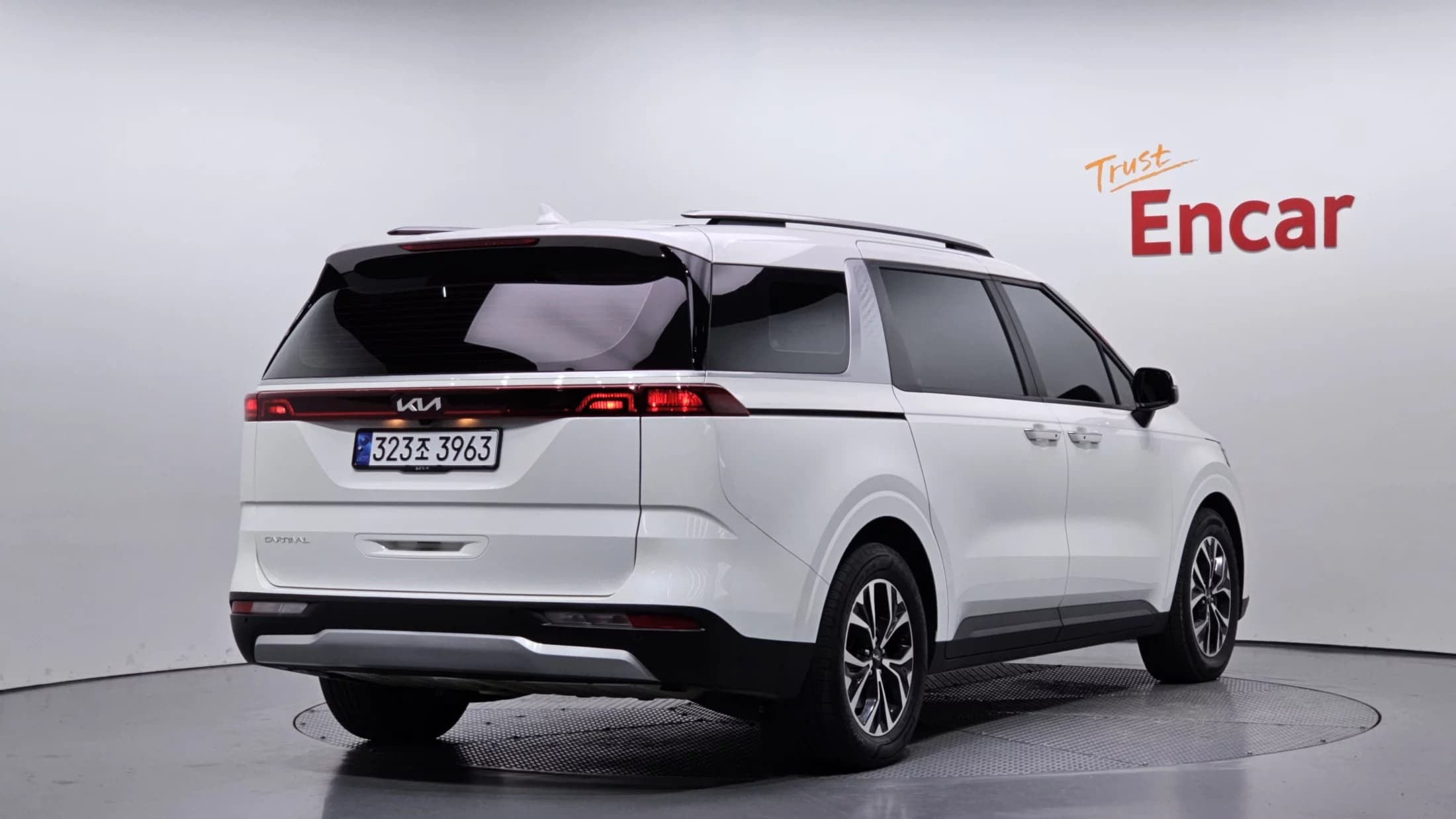 Kia Carnival 9-Seater Prestige, 2022 г. 59711 км. — фото 2