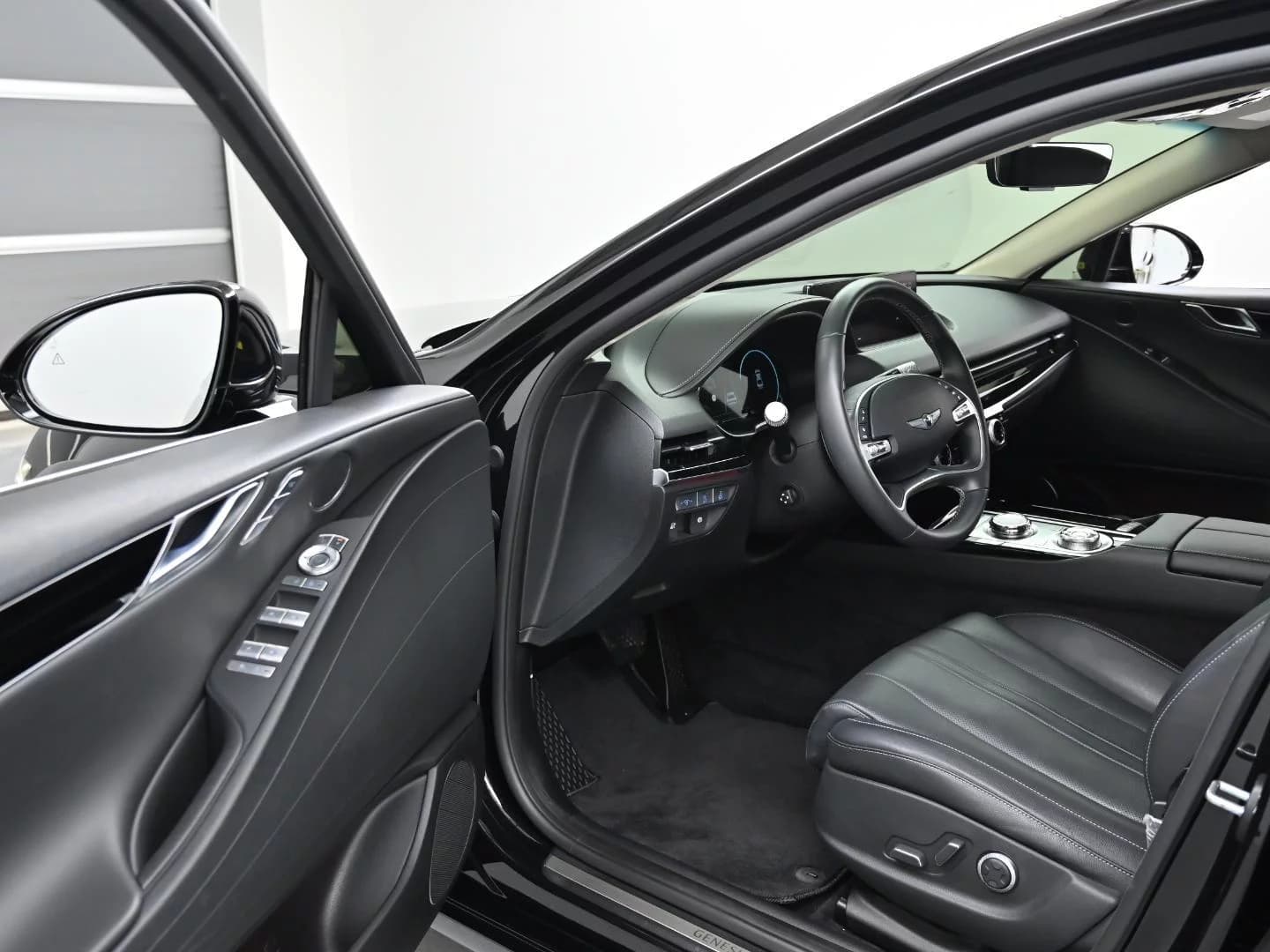 Genesis G80 Gasoline 3.5 Turbo AWD, 2023 г. 55082 км. — фото 11