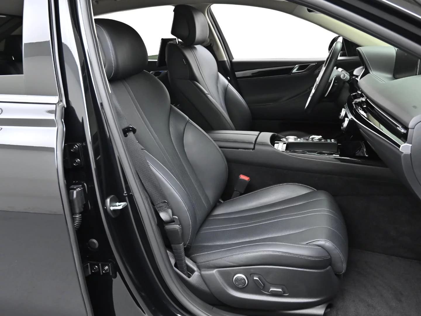 Genesis G80 Gasoline 3.5 Turbo AWD, 2023 г. 55082 км. — фото 10
