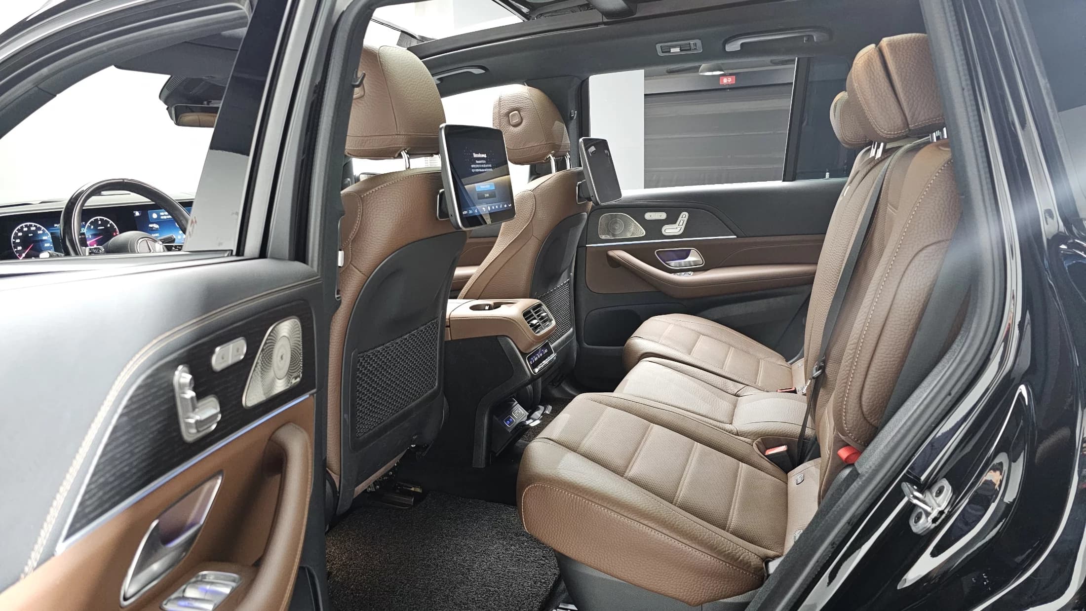 Mercedes-Benz GLS-Class GLS450d 4MATIC, 2023 г. 70593 км. — фото 12