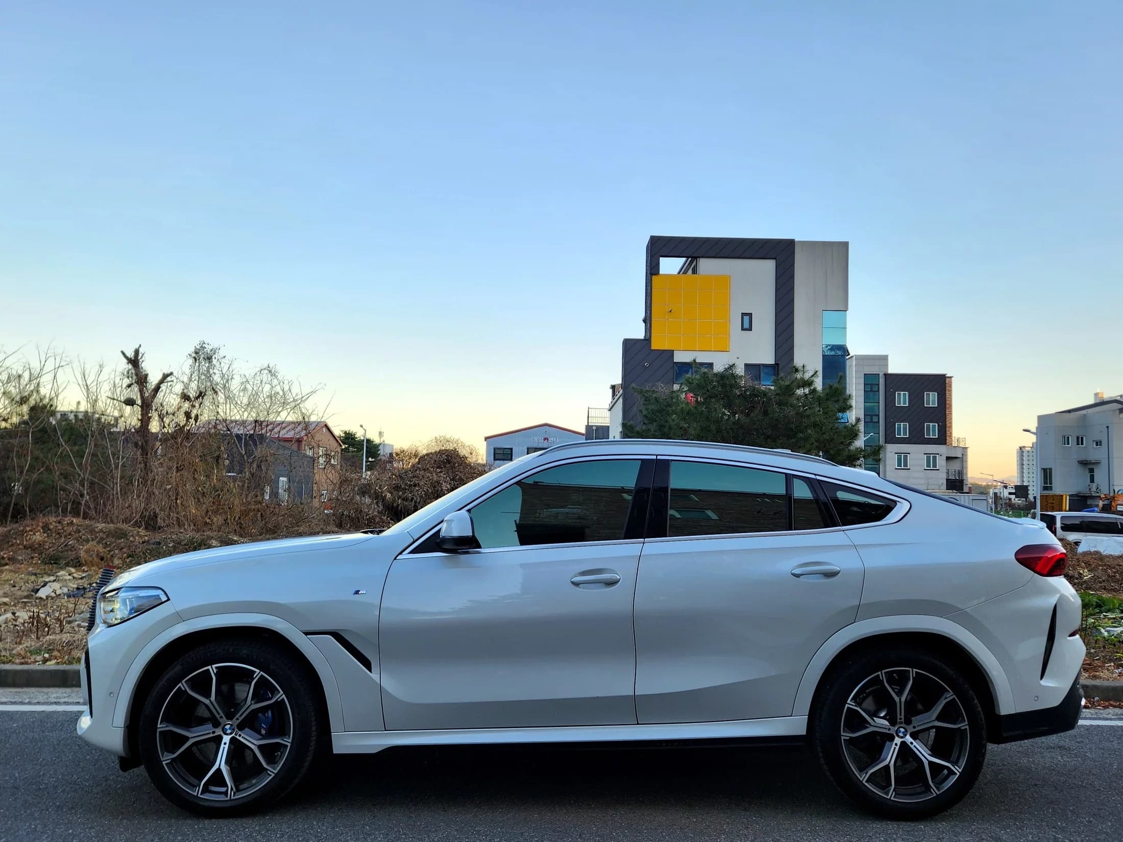 BMW X6 xDrive40i M Sport, 2022 г. 29145 км. — фото 3