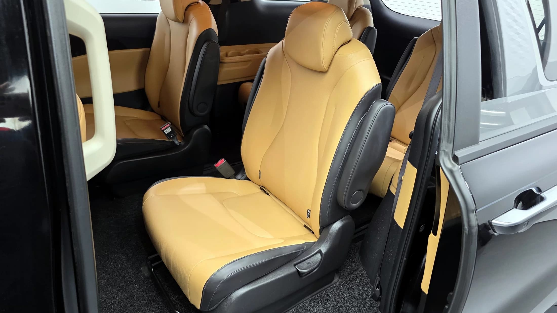 Kia Carnival 9-Seater Prestige, 2022 г. 110061 км. — фото 11
