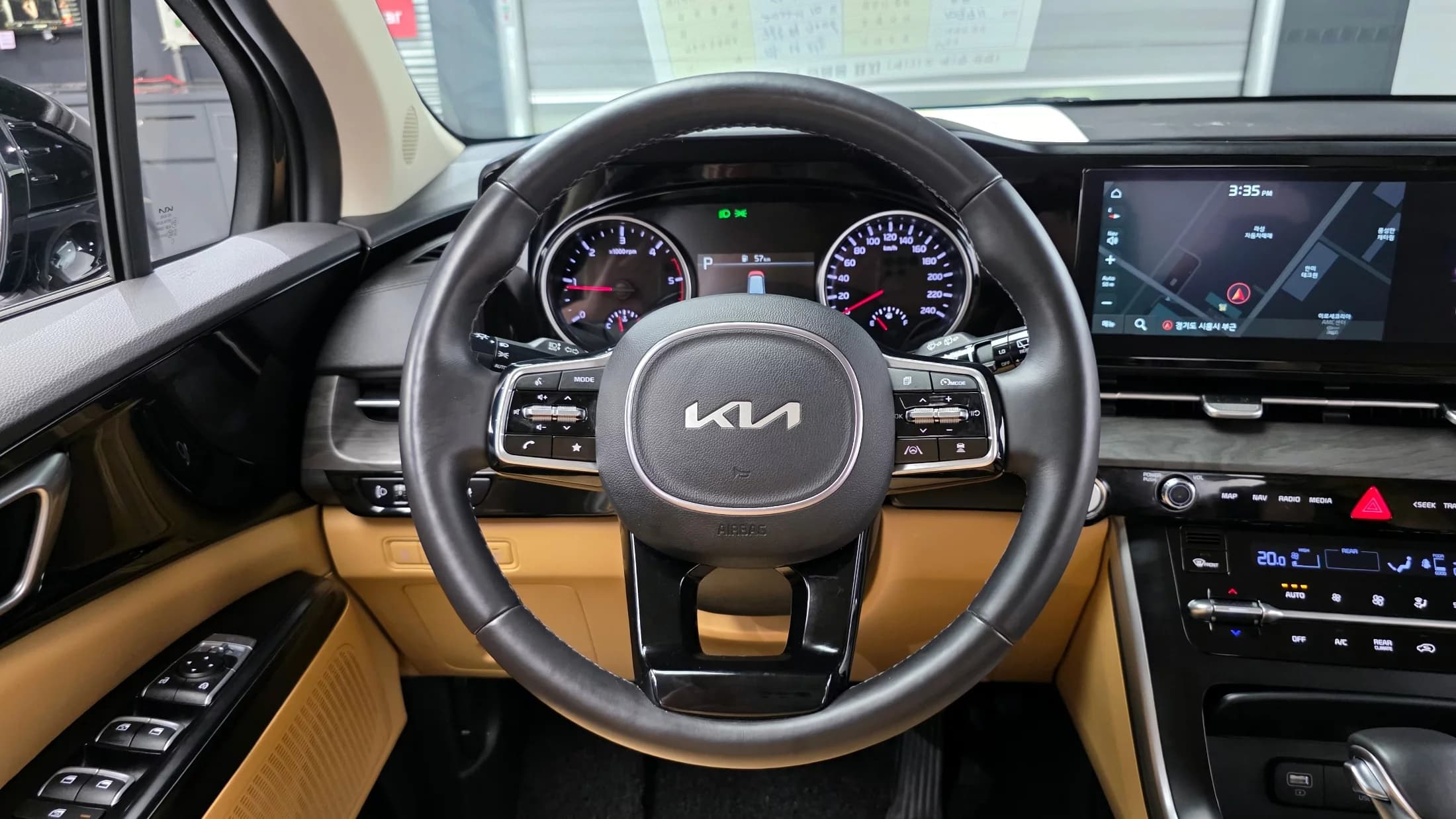 Kia Carnival 9-Seater Prestige, 2022 г. 110061 км. — фото 13