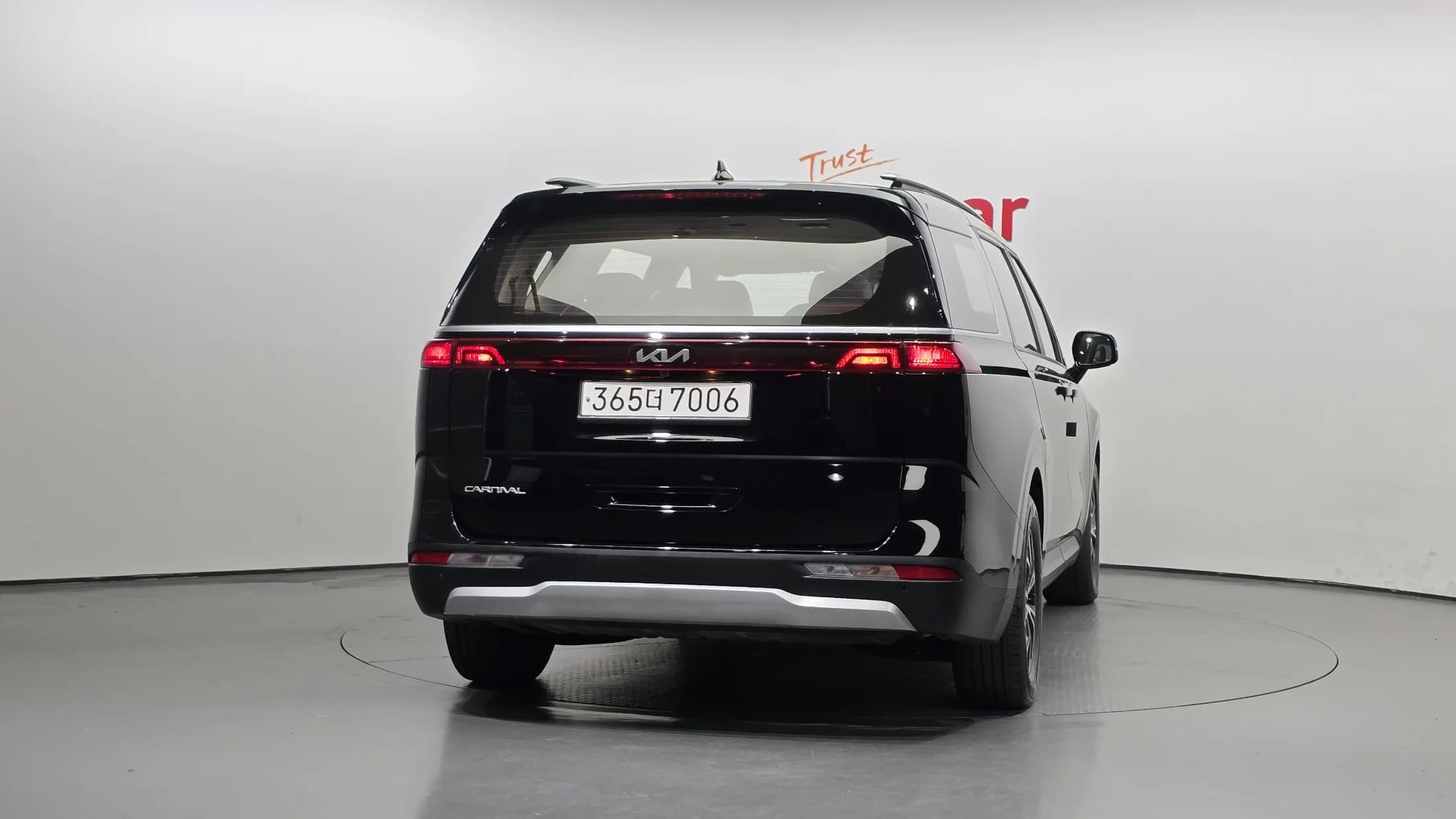 Kia Carnival 9-Seater Prestige, 2022 г. 110061 км. — фото 4