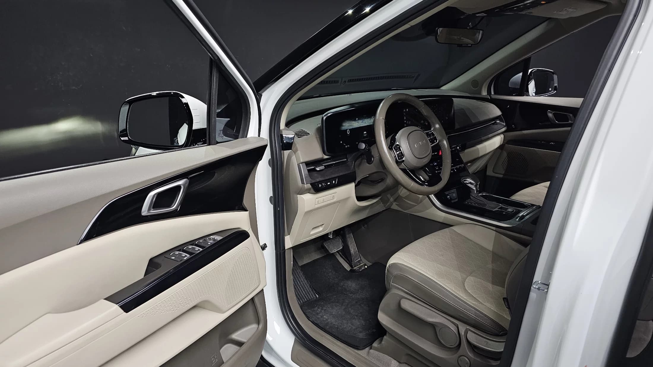 Kia Carnival 9-Seater Prestige, 2021 г. 97053 км. — фото 11