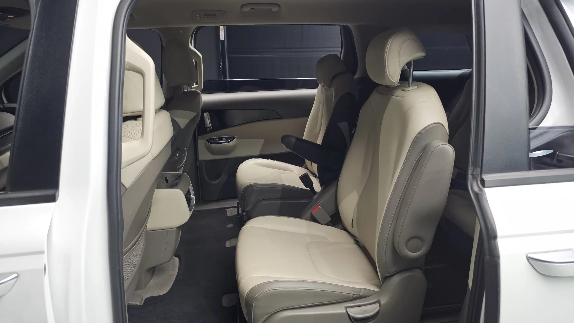 Kia Carnival 9-Seater Prestige, 2021 г. 97053 км. — фото 12