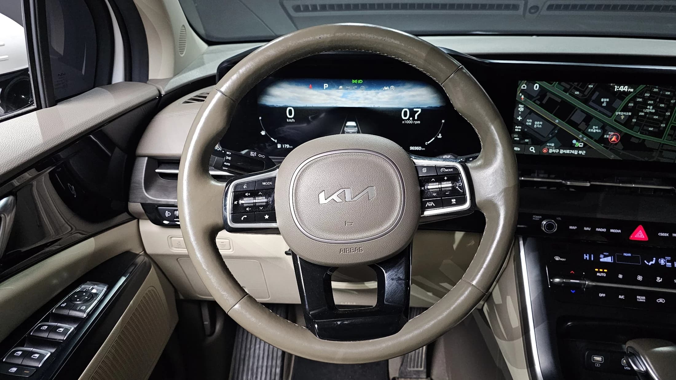 Kia Carnival 9-Seater Prestige, 2021 г. 97053 км. — фото 13