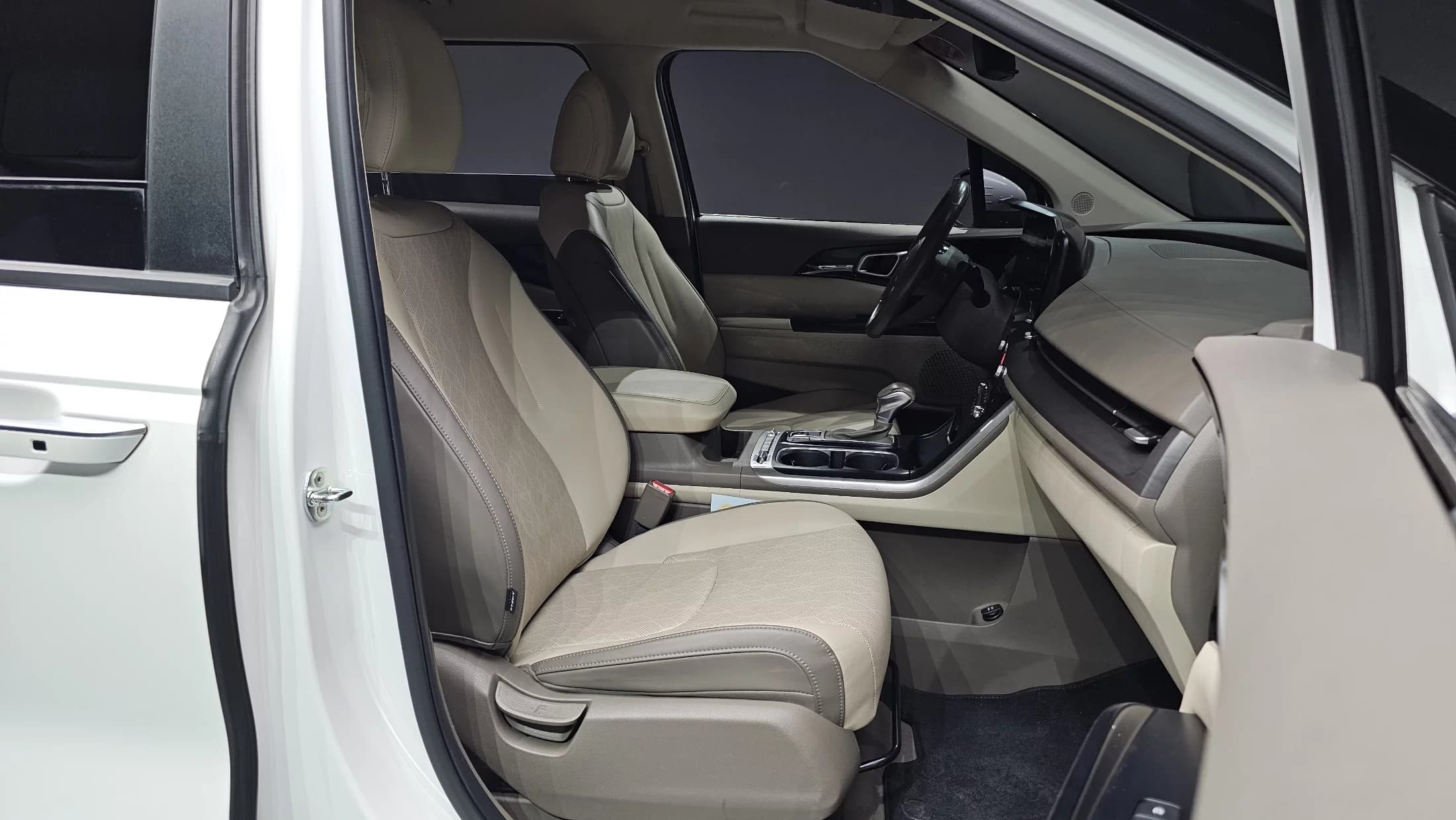 Kia Carnival 9-Seater Prestige, 2021 г. 97053 км. — фото 10