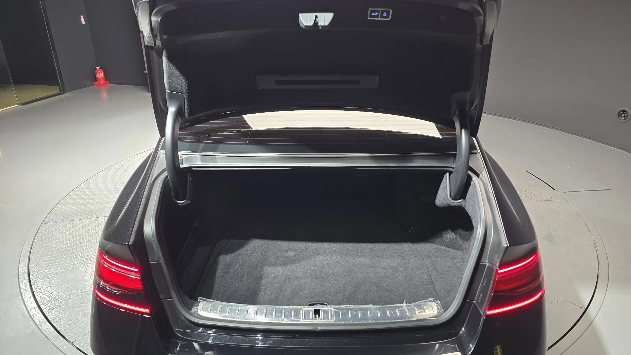 Genesis G90 Gasoline 3.5 Turbo AWD, 2023 г. 44473 км. — фото 20