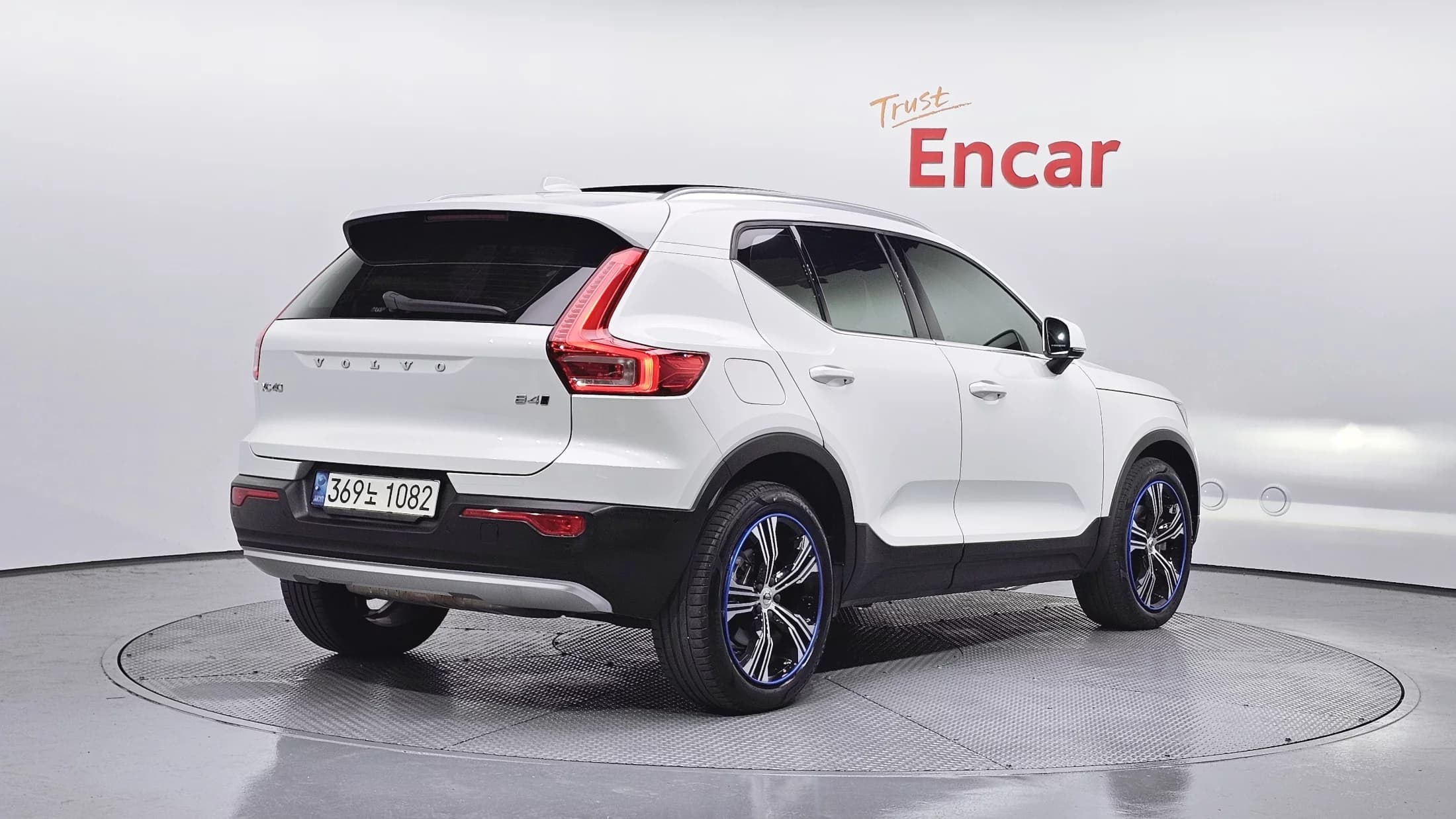 Volvo XC40 B4 Inscription, 2021 г. 32177 км. — фото 2