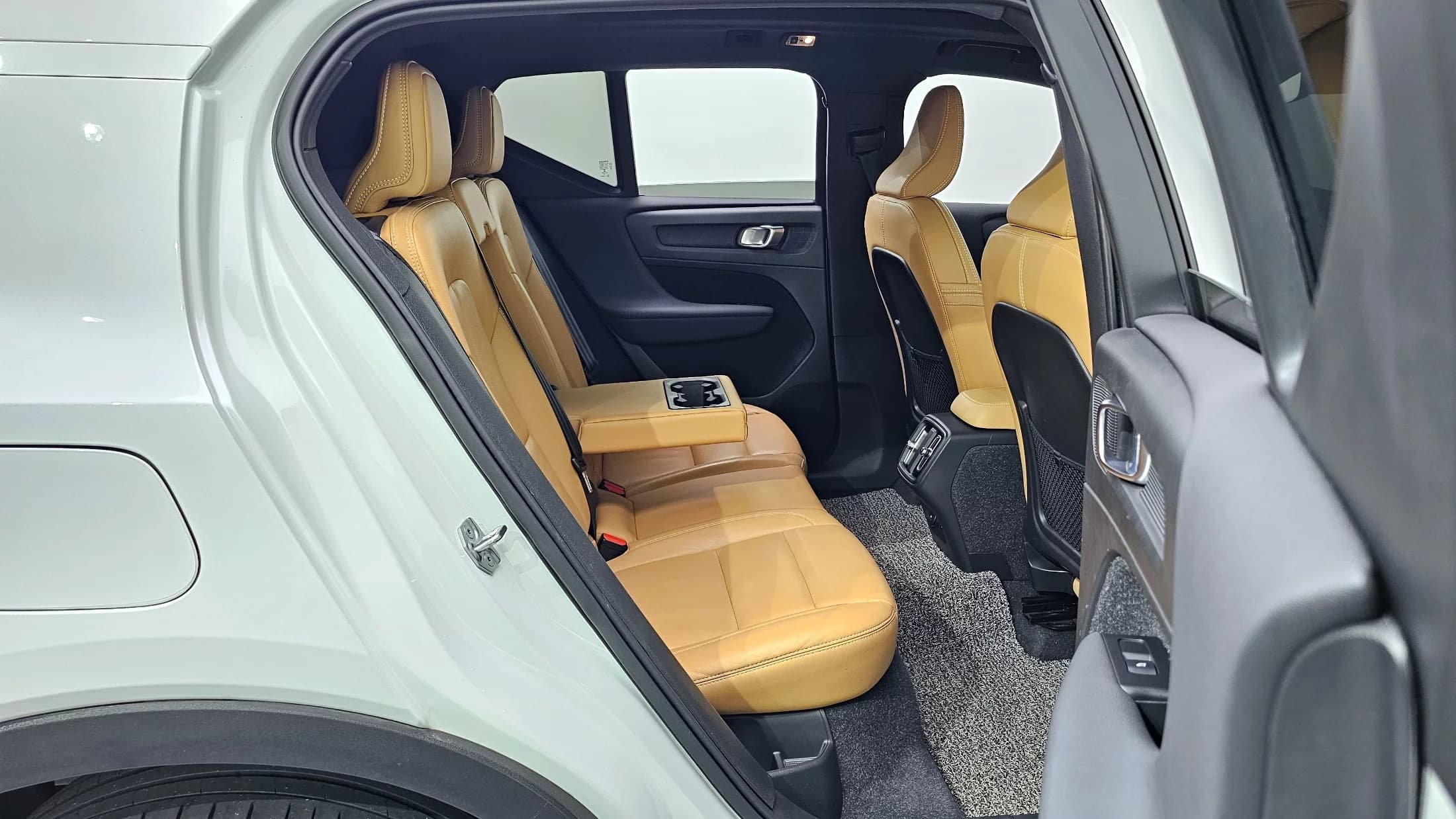 Volvo XC40 B4 Inscription, 2021 г. 32177 км. — фото 11