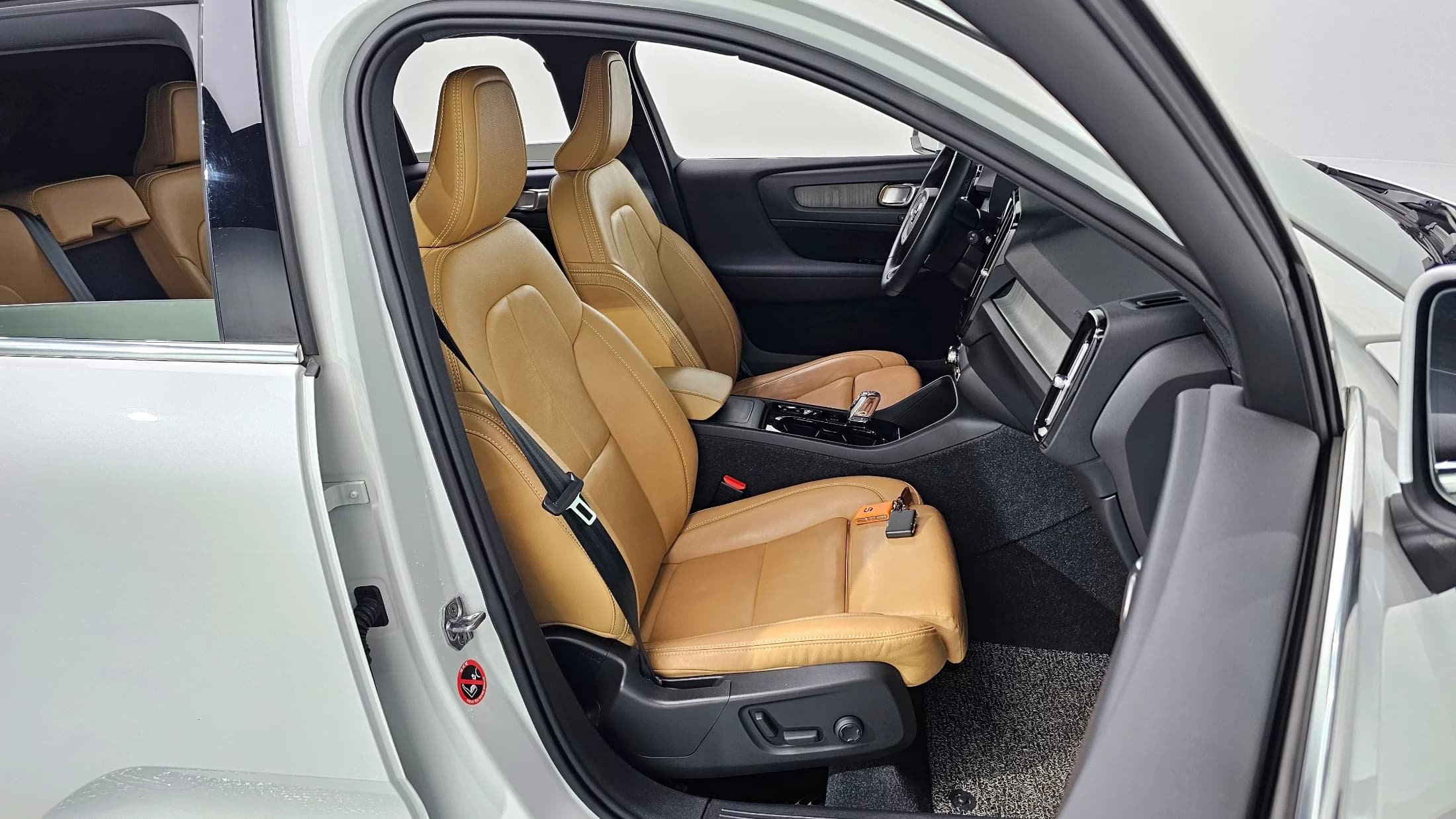 Volvo XC40 B4 Inscription, 2021 г. 32177 км. — фото 12