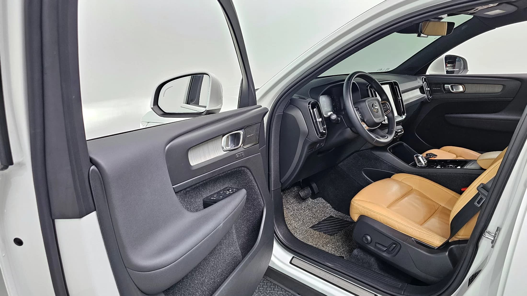 Volvo XC40 B4 Inscription, 2021 г. 32177 км. — фото 10