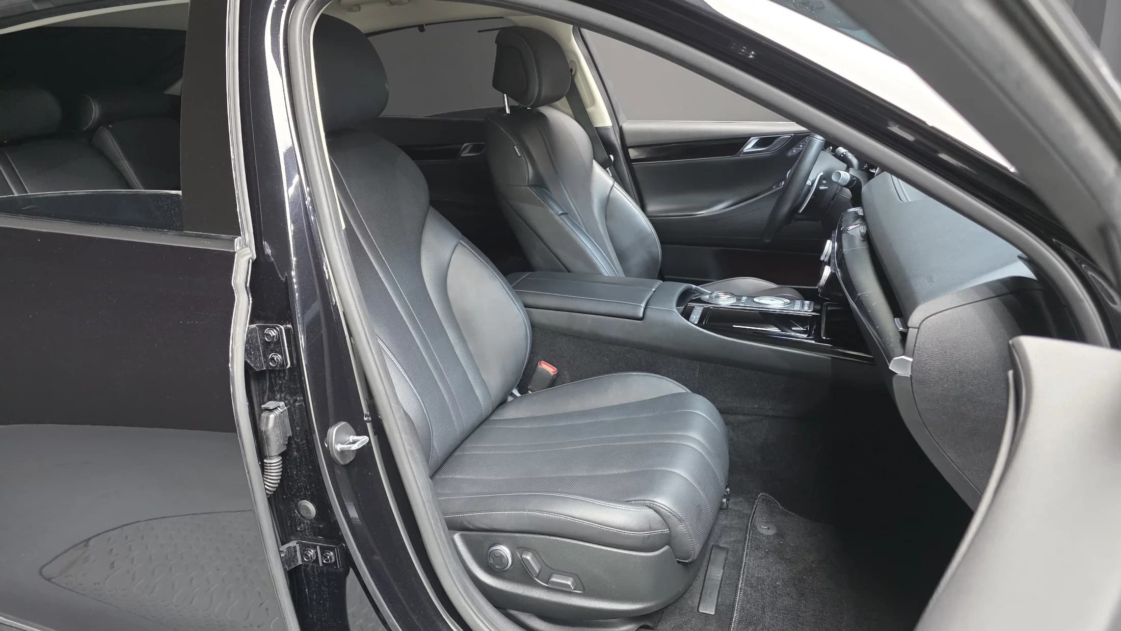 Genesis G80 Gasoline 3.5 Turbo AWD, 2022 г. 101515 км. — фото 12