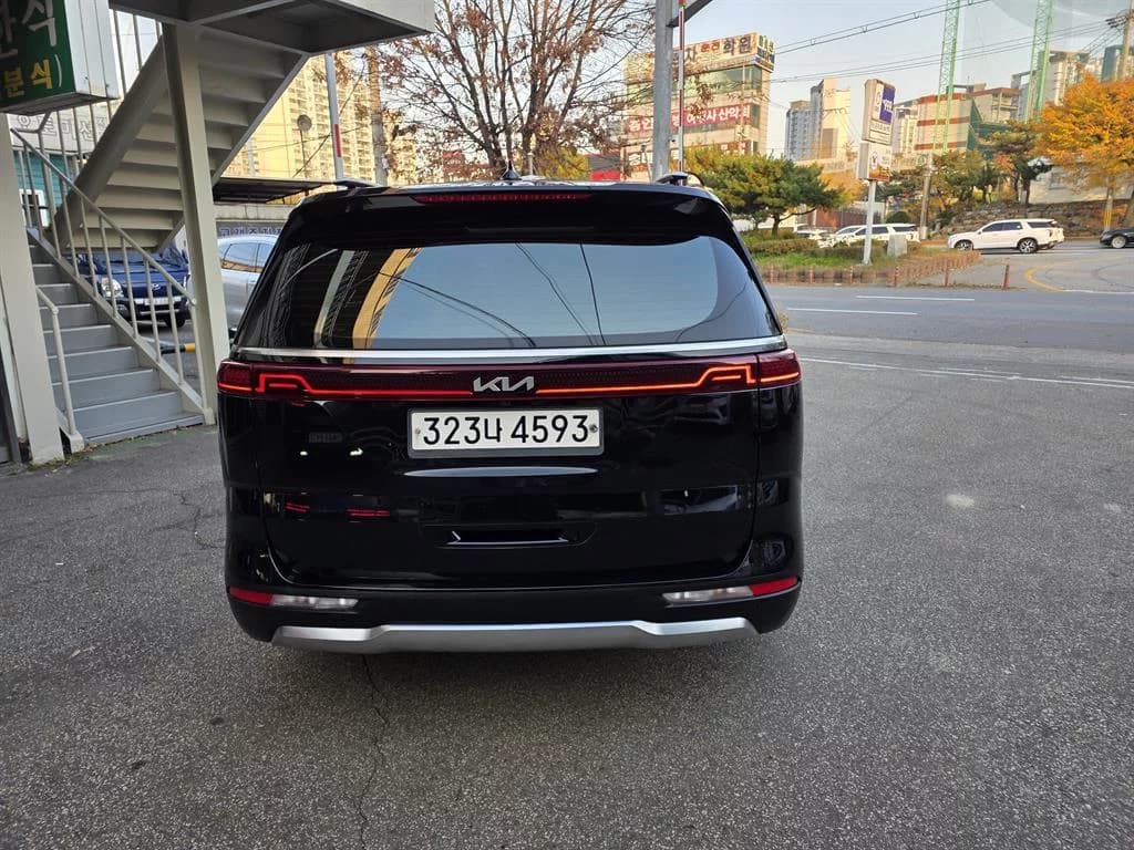 Kia Carnival 9-Seater Signature, 2021 г. 162568 км. — фото 3