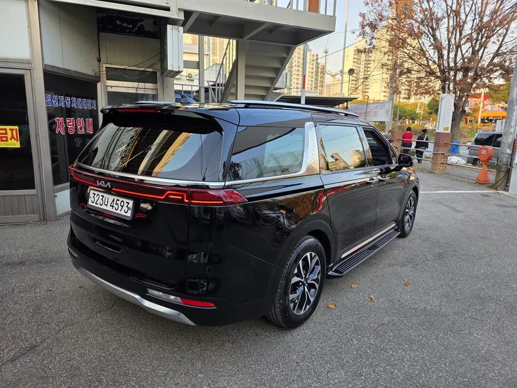 Kia Carnival 9-Seater Signature, 2021 г. 162568 км. — фото 4