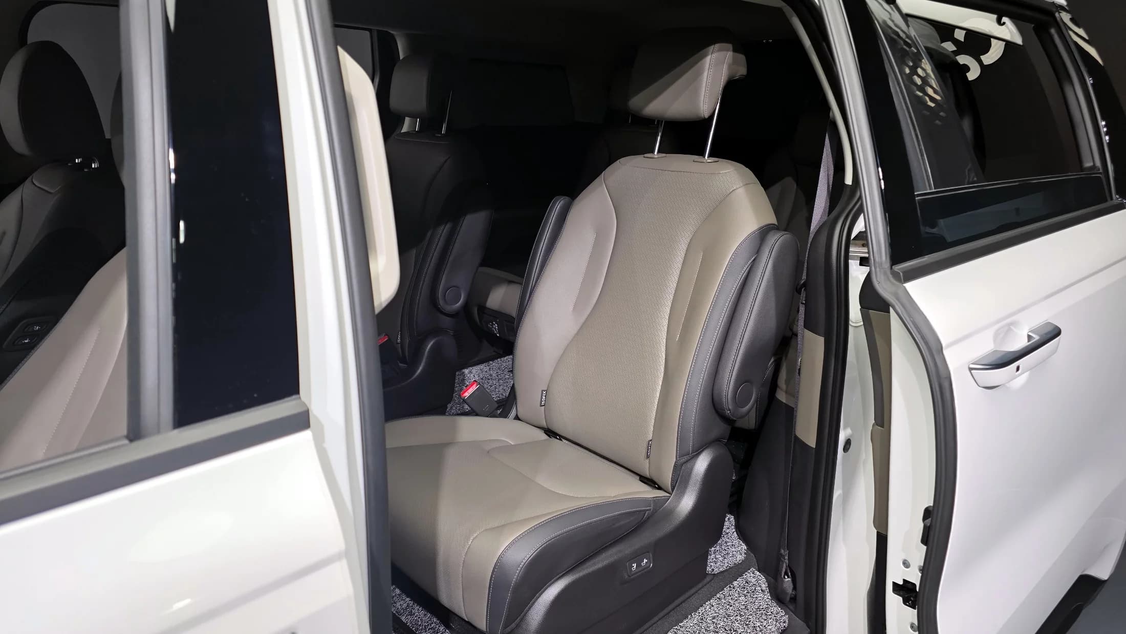 Kia Carnival 9-Seater Noblesse, 2024 г. 17528 км. — фото 22