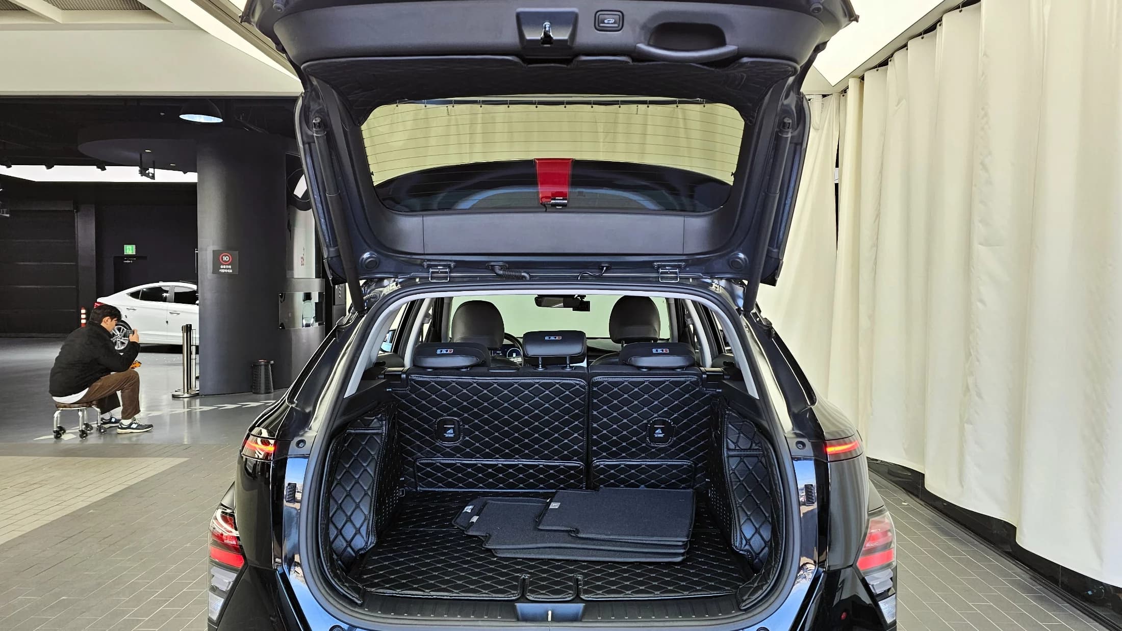 Hyundai Kona Gasoline 1.6 Turbo 2WD Inspiration, 2023 г. 26066 км. — фото 19