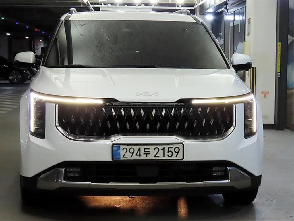Kia Carnival 9-Seater Signature, 2024 г. 19120 км. — фото 2