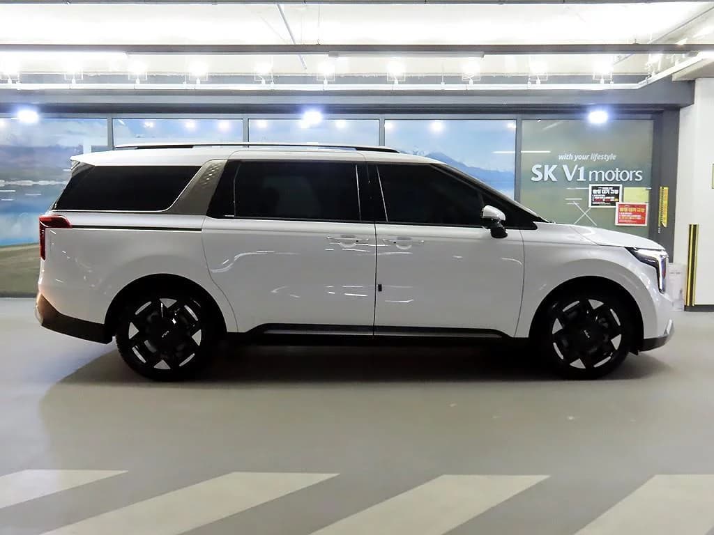 Kia Carnival 9-Seater Signature, 2024 г. 19120 км. — фото 3