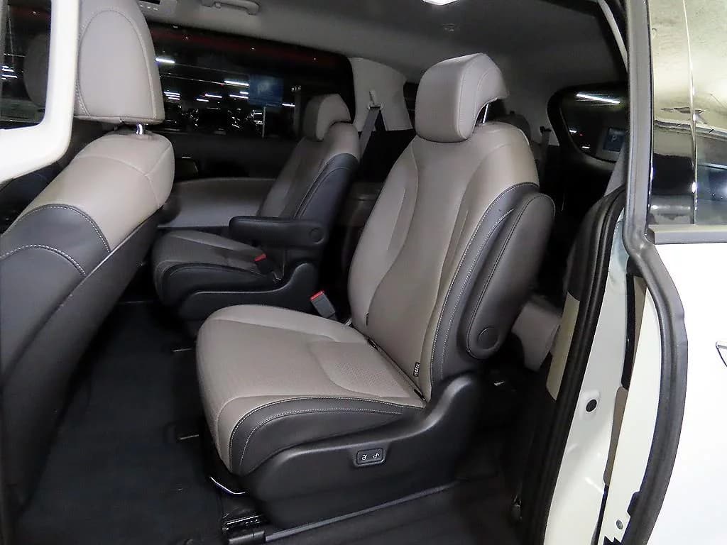 Kia Carnival 9-Seater Signature, 2024 г. 19120 км. — фото 7