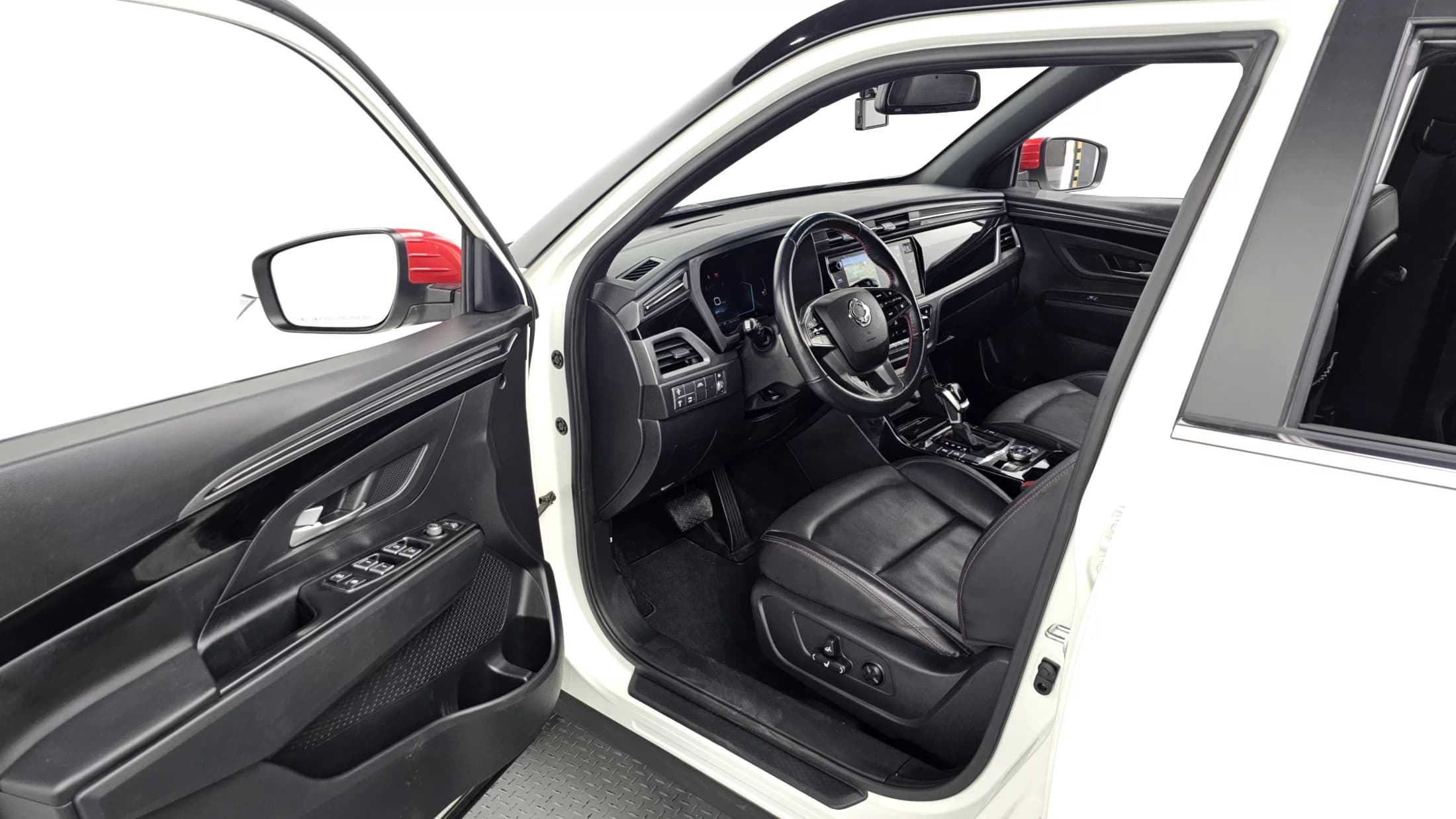 SsangYong KORANDO Gasoline 1.5 2WD R-Plus, 2022 г. 62314 км. — фото 10