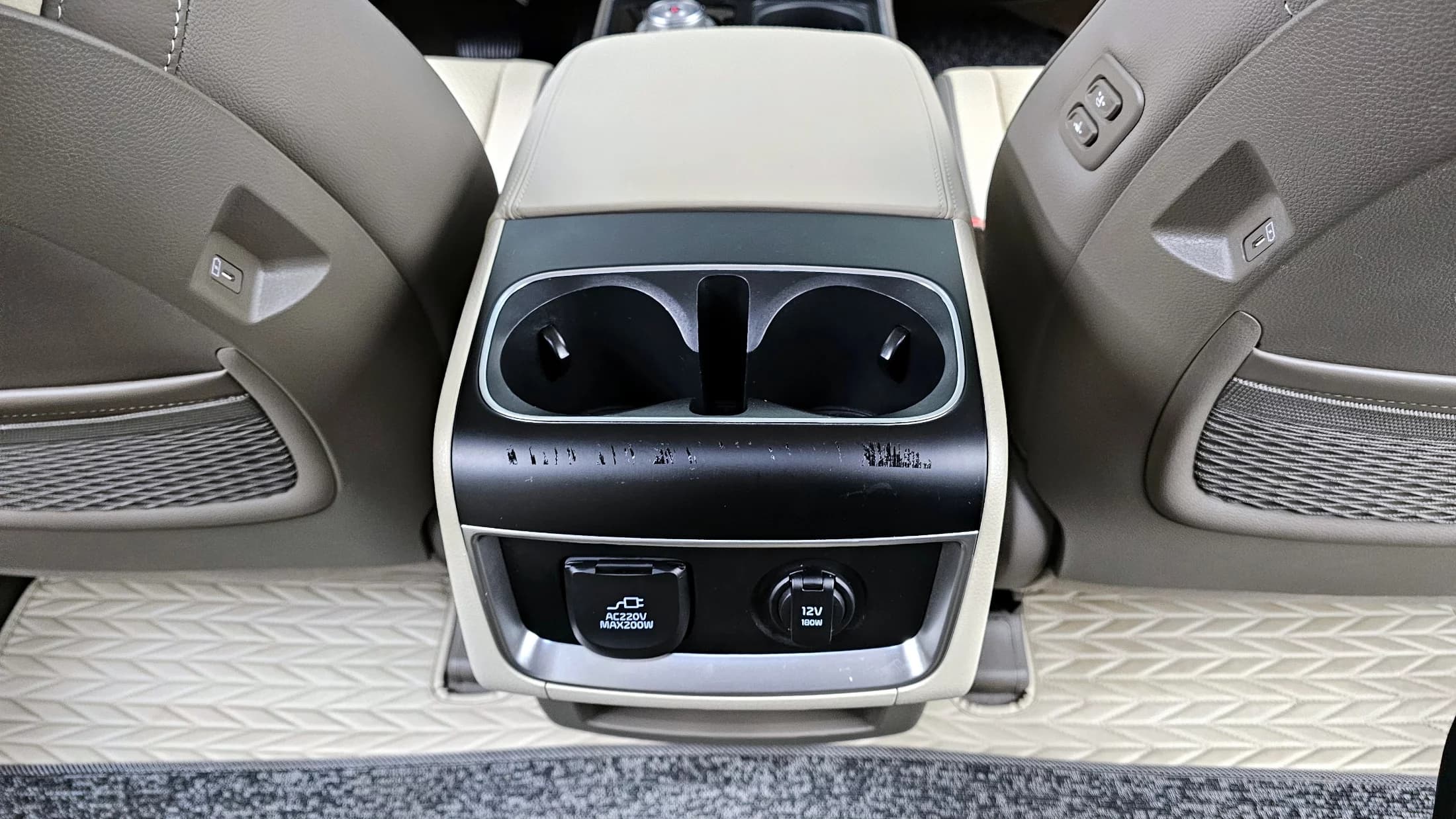 Kia Carnival Gasoline 9-Seater Signature, 2024 г. 10731 км. — фото 19