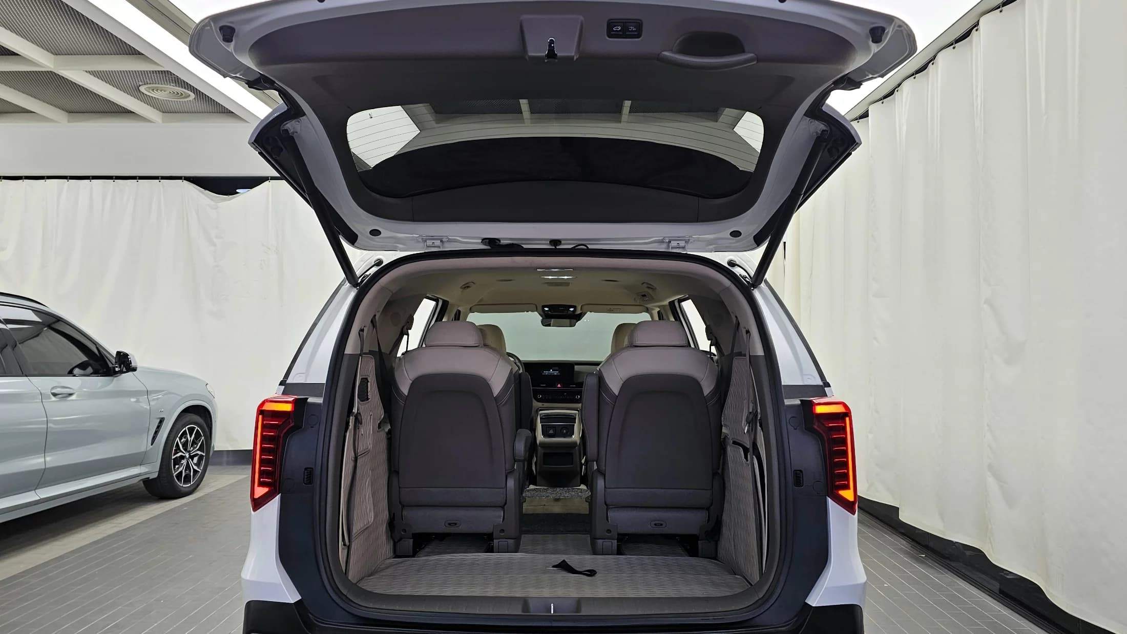 Kia Carnival Gasoline 9-Seater Signature, 2024 г. 10731 км. — фото 20