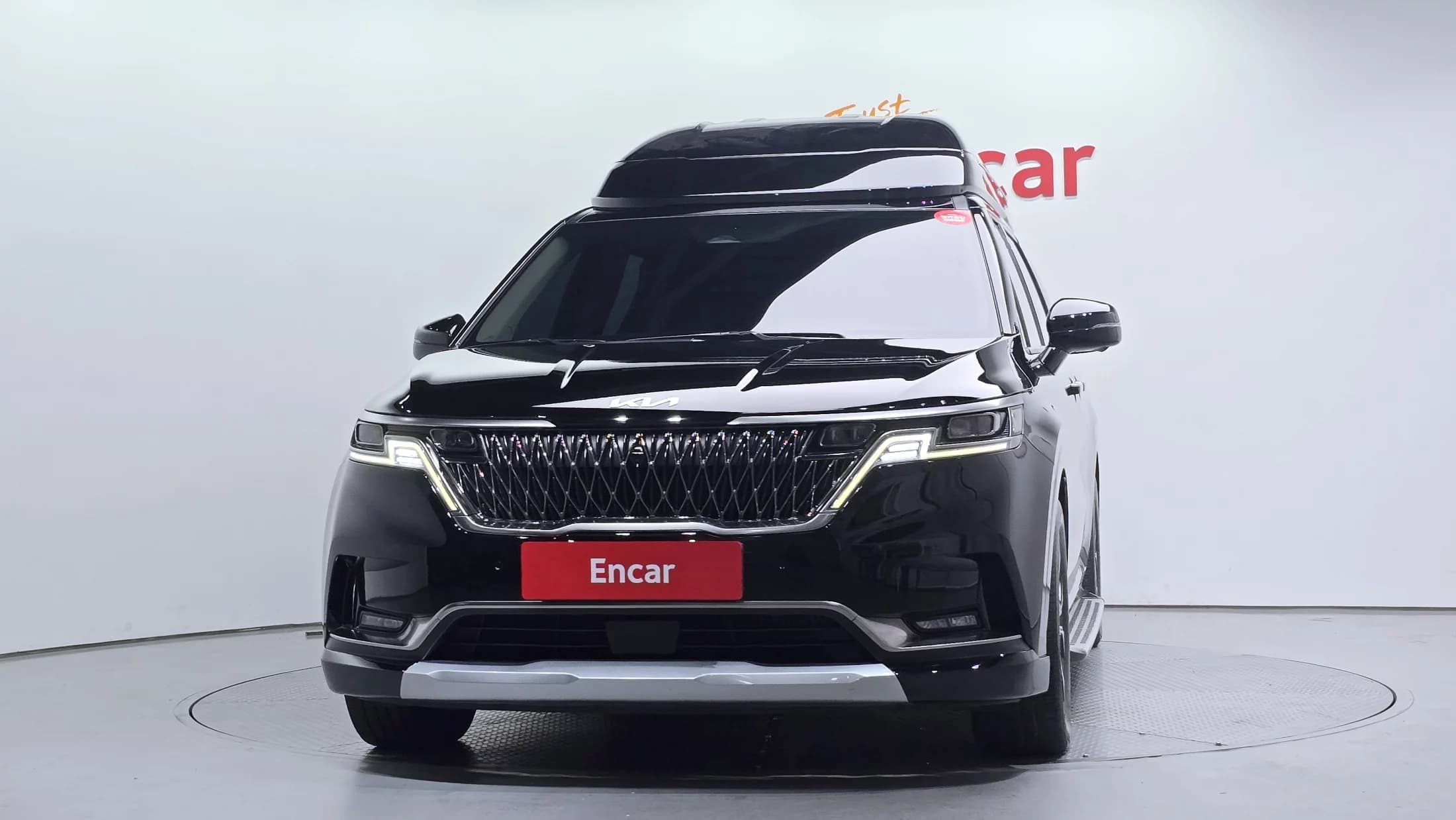 Kia Carnival 7-Seater Hi-Limousine Signature, 2023 г. 112020 км. — фото 3