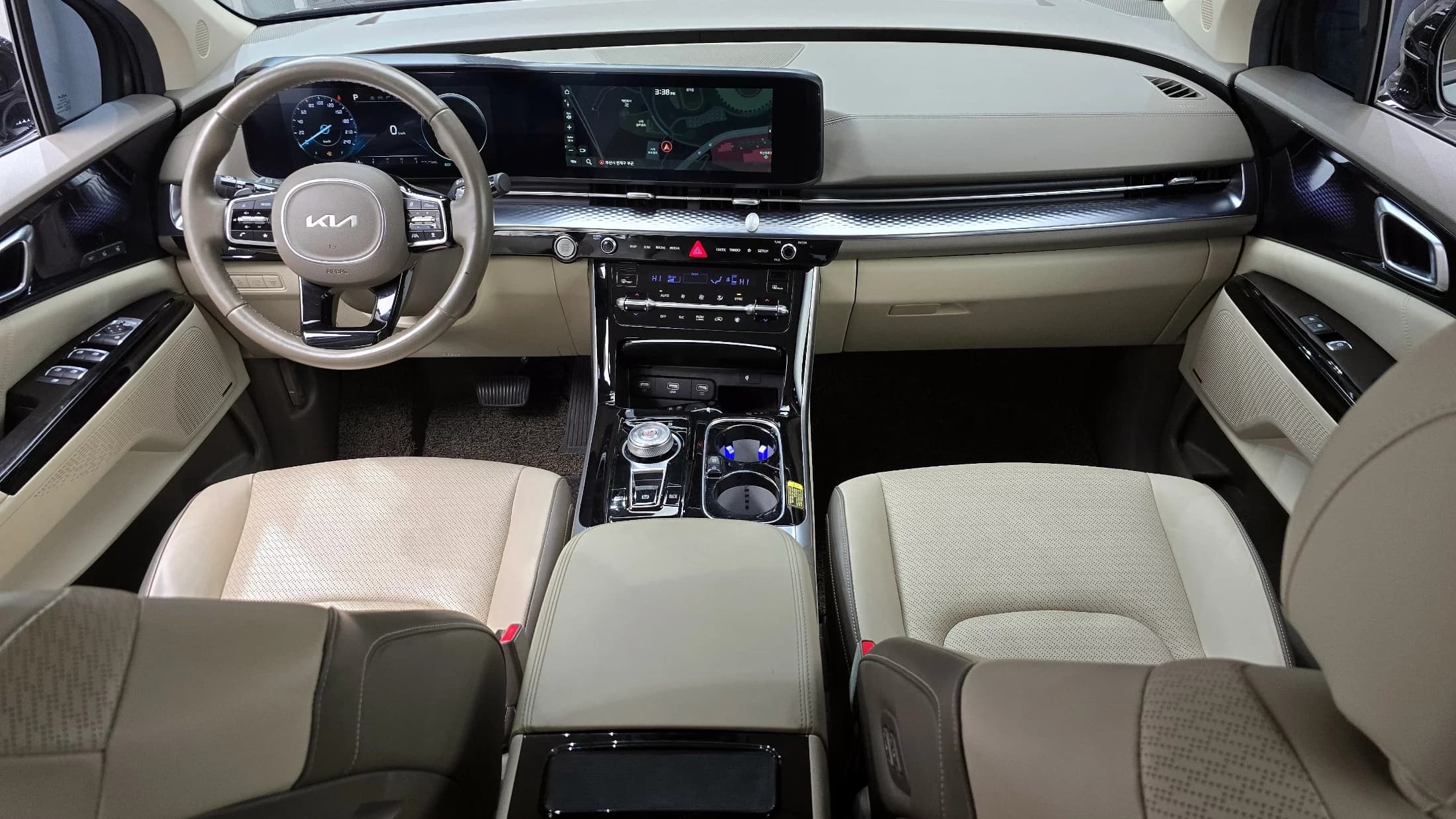 Kia Carnival 7-Seater Hi-Limousine Signature, 2023 г. 112020 км. — фото 7