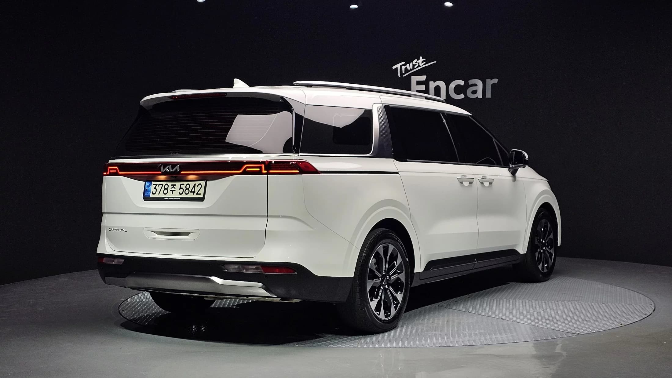 Kia Carnival 9-Seater Noblesse, 2021 г. 46673 км. — фото 2