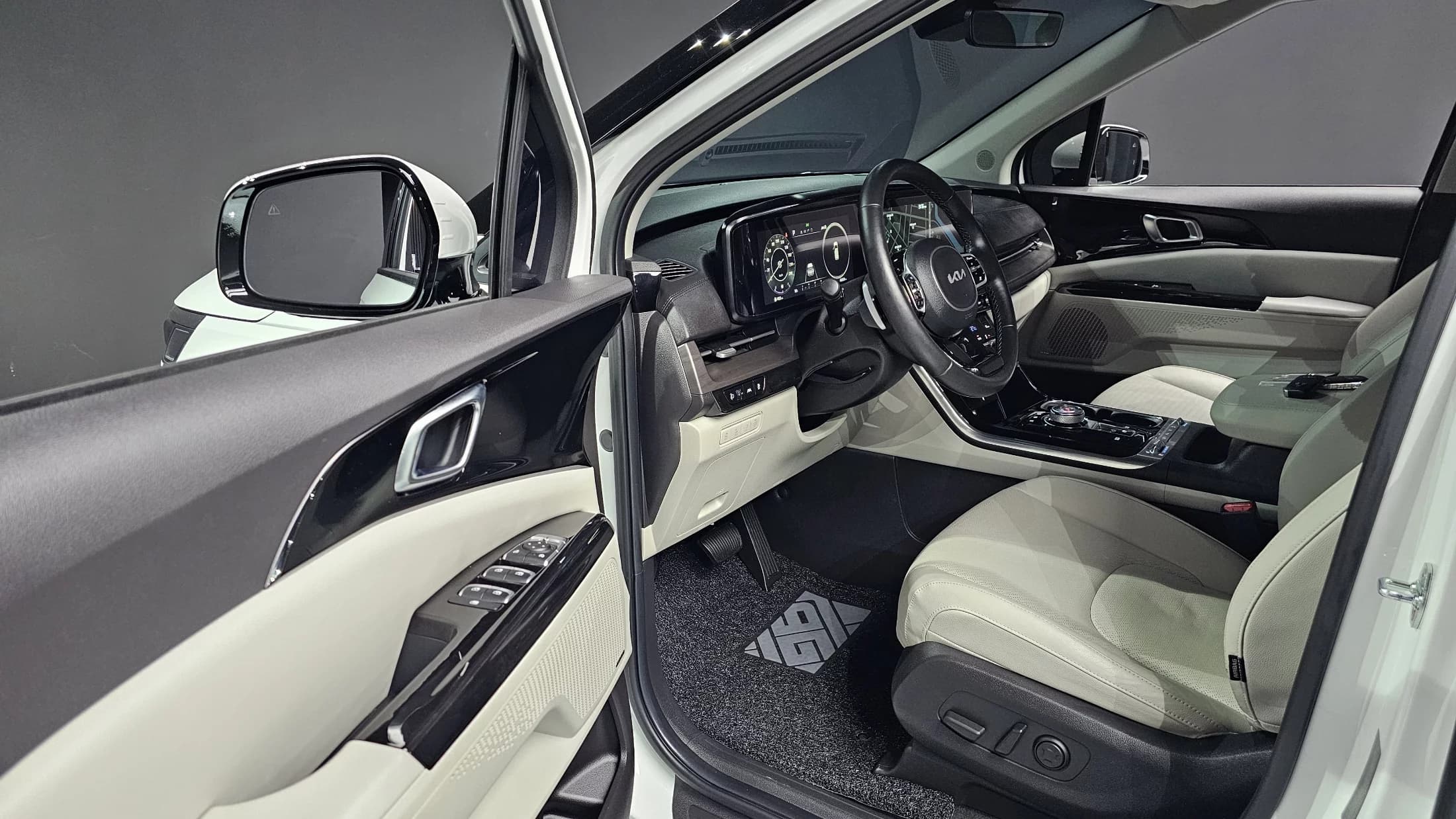 Kia Carnival 9-Seater Noblesse, 2021 г. 46673 км. — фото 11