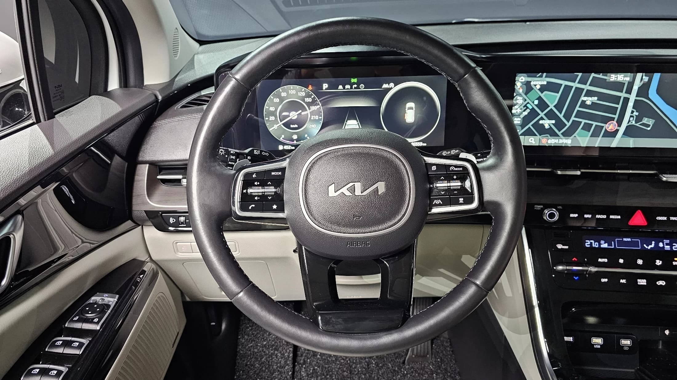 Kia Carnival 9-Seater Noblesse, 2021 г. 46673 км. — фото 12