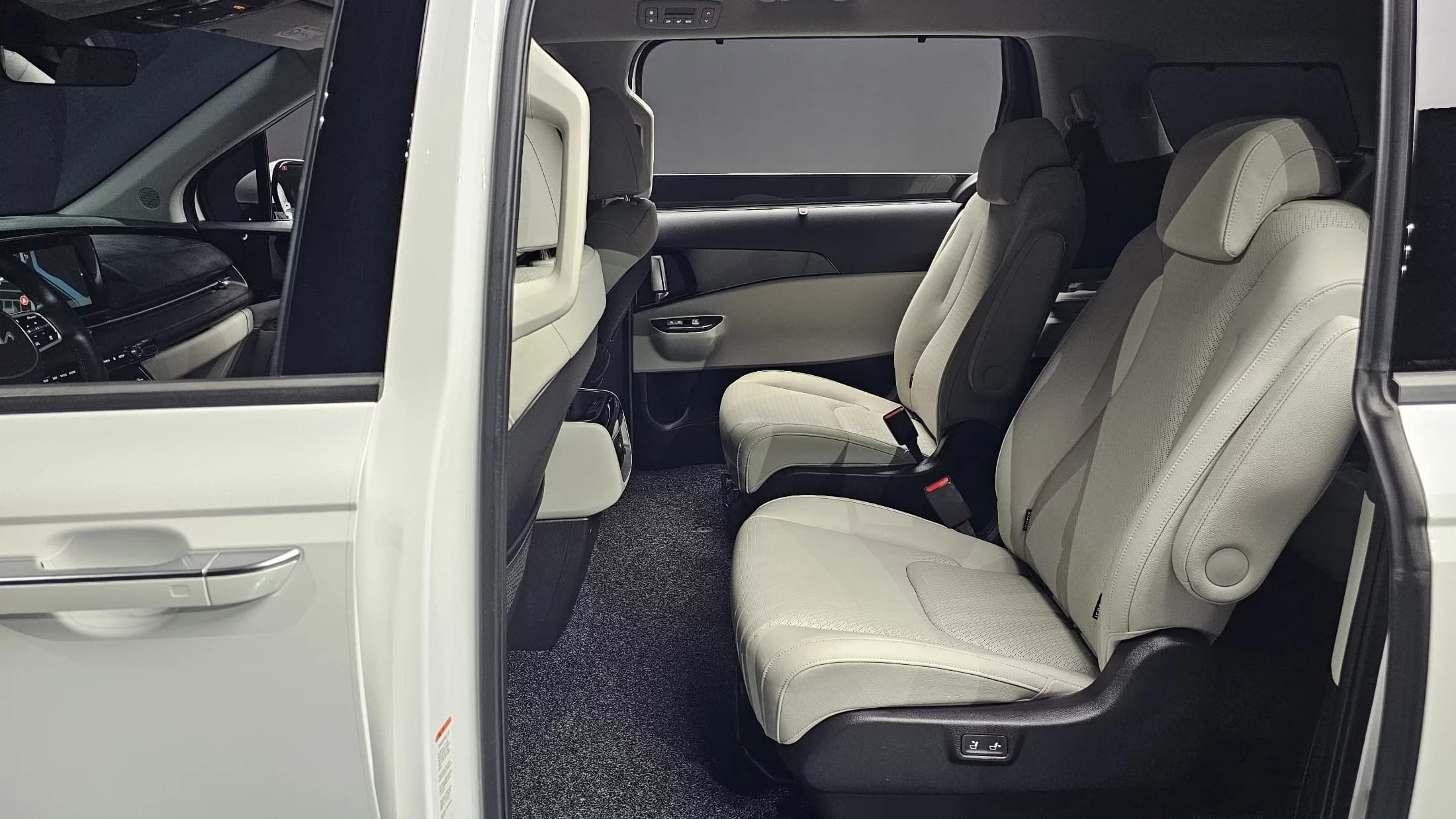 Kia Carnival 9-Seater Noblesse, 2021 г. 46673 км. — фото 16