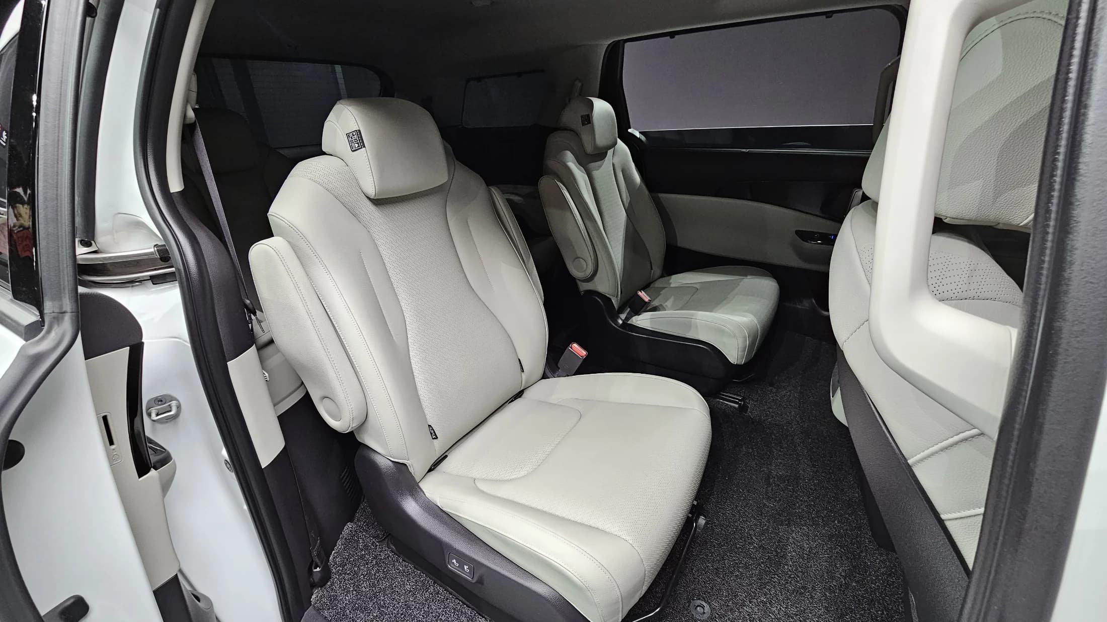 Kia Carnival 9-Seater Noblesse, 2021 г. 46673 км. — фото 18