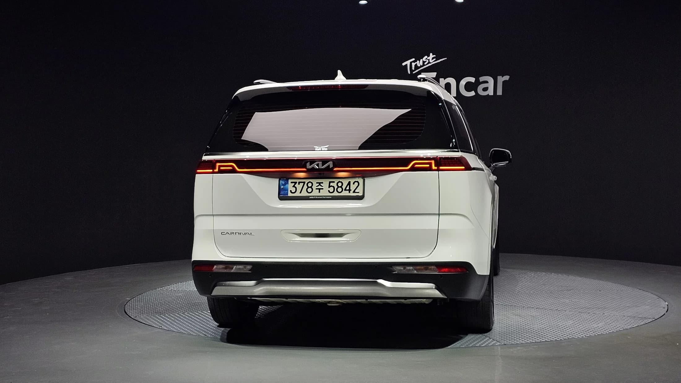 Kia Carnival 9-Seater Noblesse, 2021 г. 46673 км. — фото 4