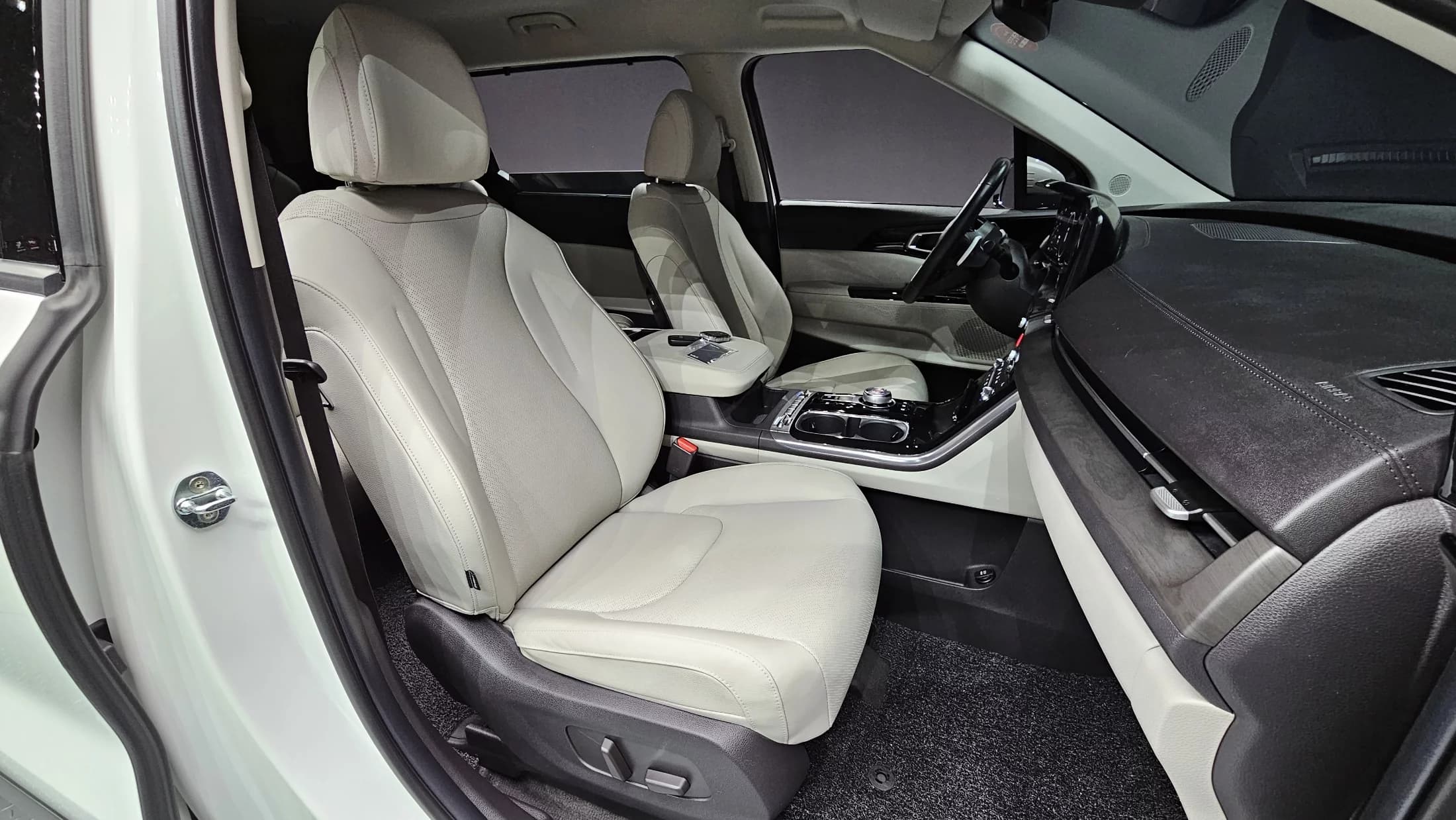 Kia Carnival 9-Seater Noblesse, 2021 г. 46673 км. — фото 10