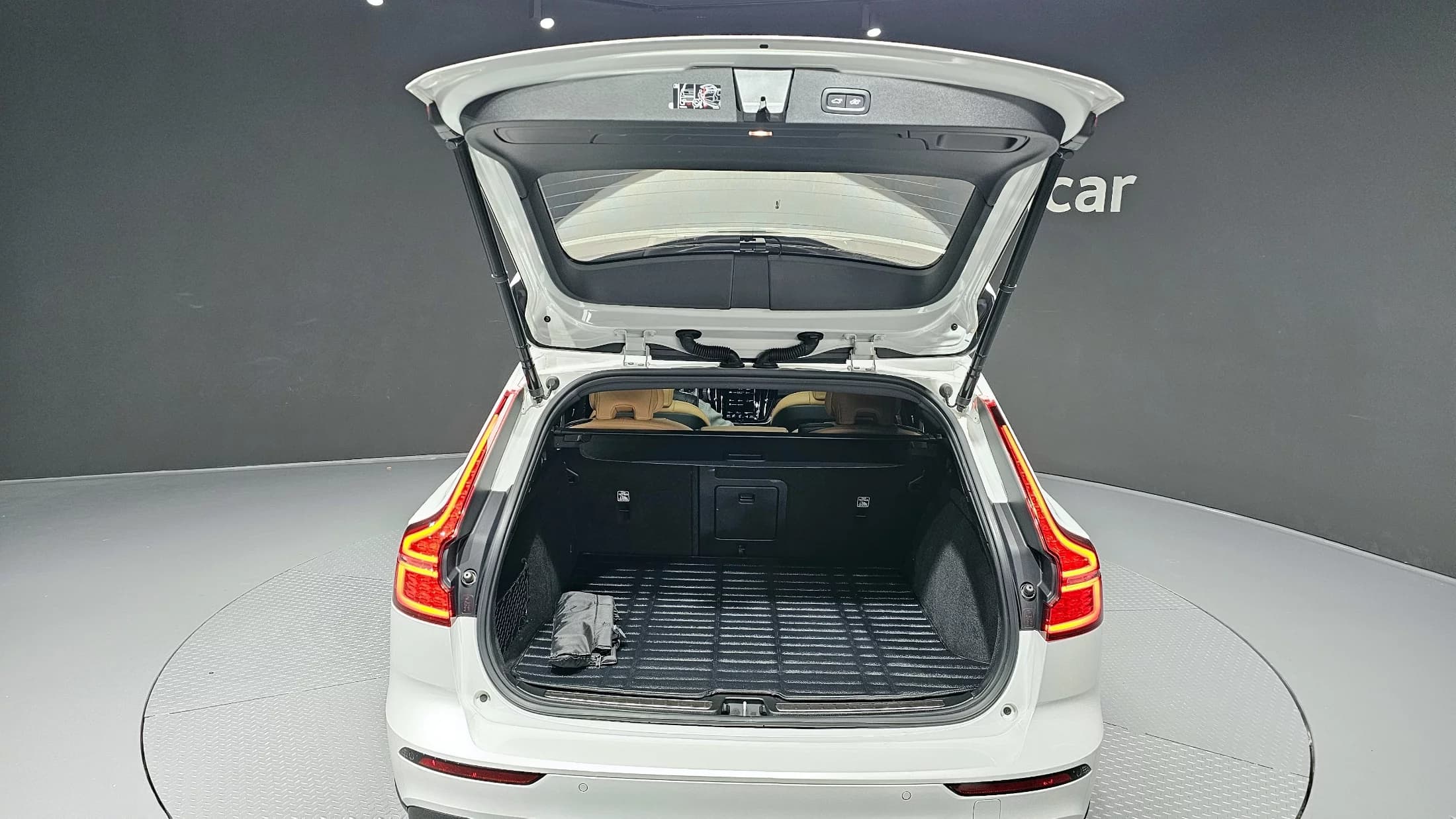 Volvo V60 B5 Pro AWD, 2022 г. 33183 км. — фото 20
