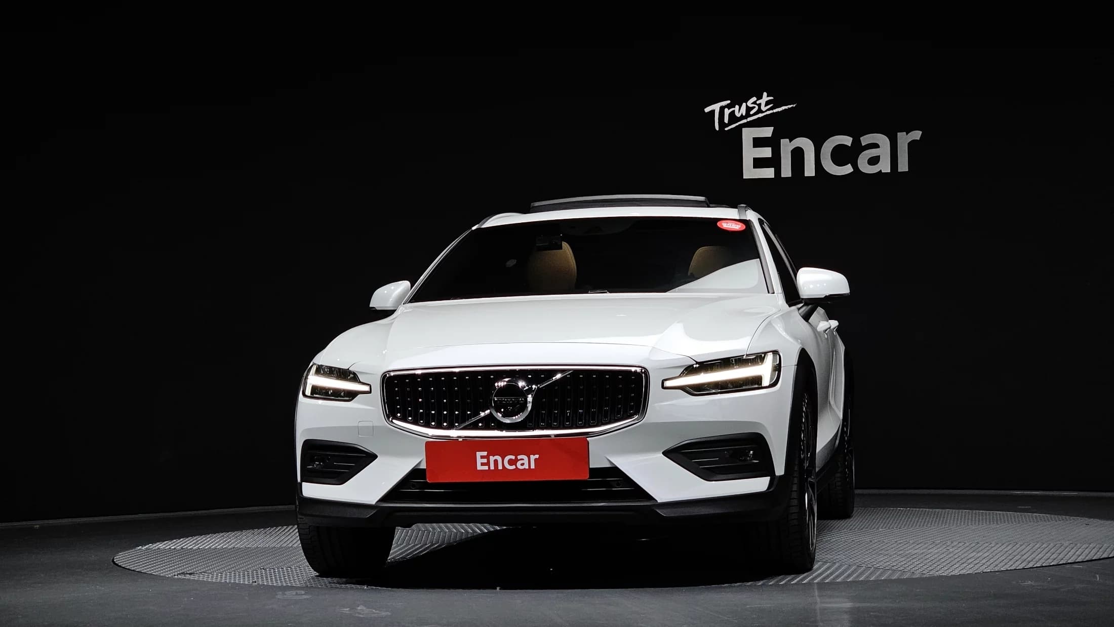 Volvo V60 B5 Pro AWD, 2022 г. 33183 км. — фото 3