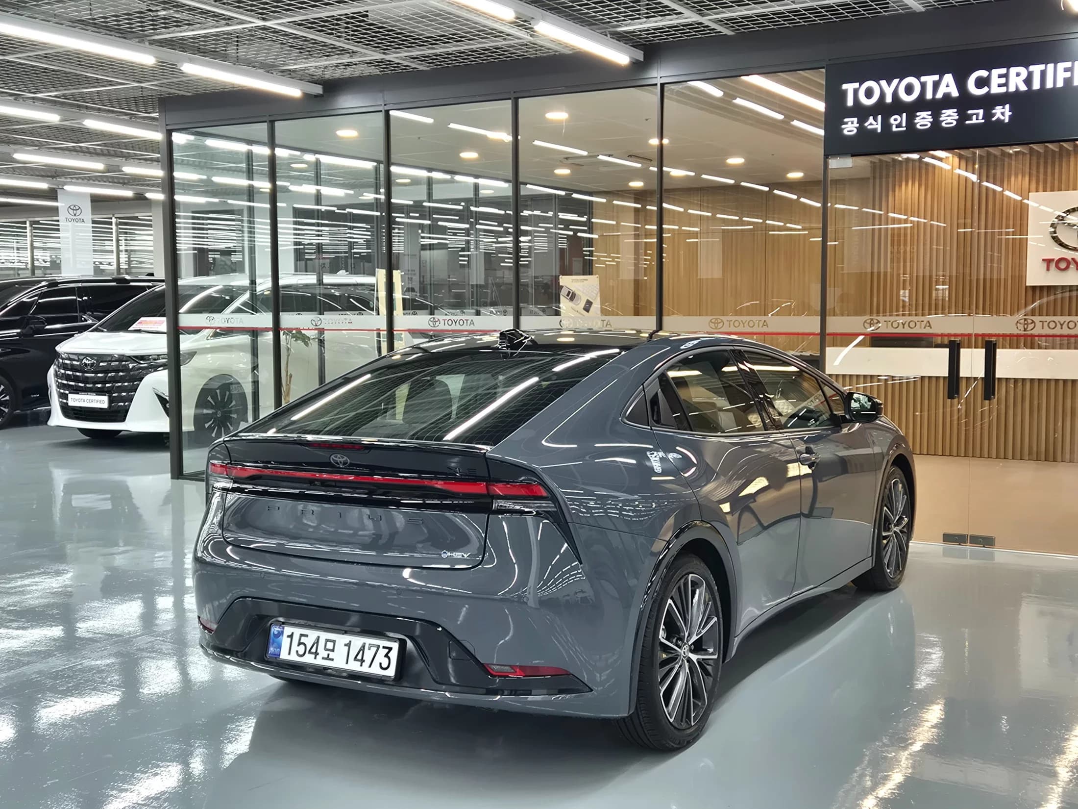 Toyota PRIUS 2.0 XLE, гибрид, 2025 г. — фото 2
