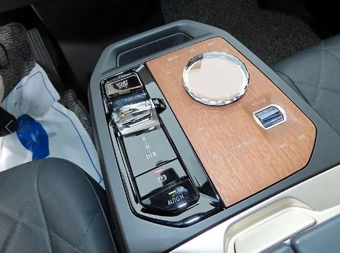 BMW iX xDrive50 Sports Plus, электромобиль, 2023 г. 37332 км. — фото 11