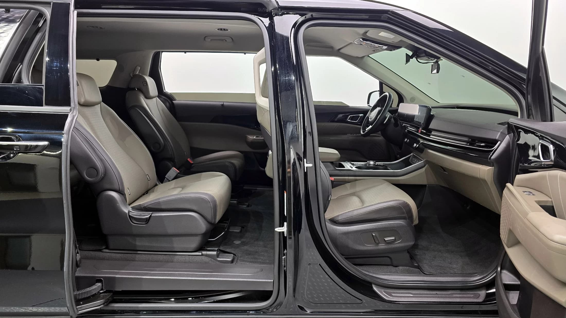 Kia Carnival 9-Seater Signature, 2024 г. 17967 км. — фото 11