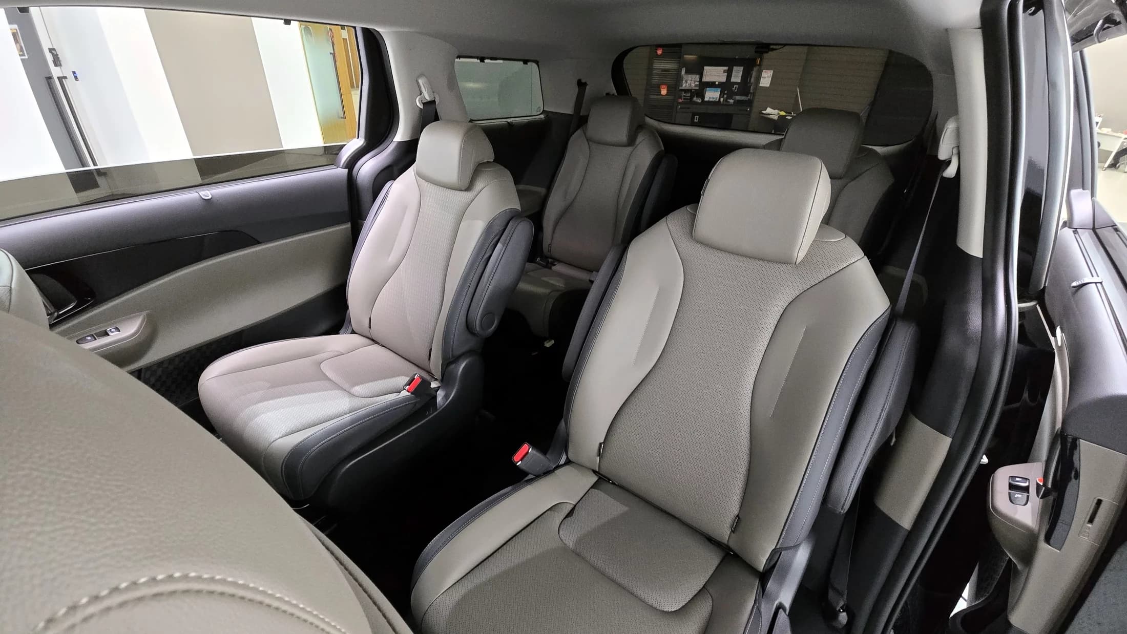 Kia Carnival 9-Seater Signature, 2024 г. 17967 км. — фото 12